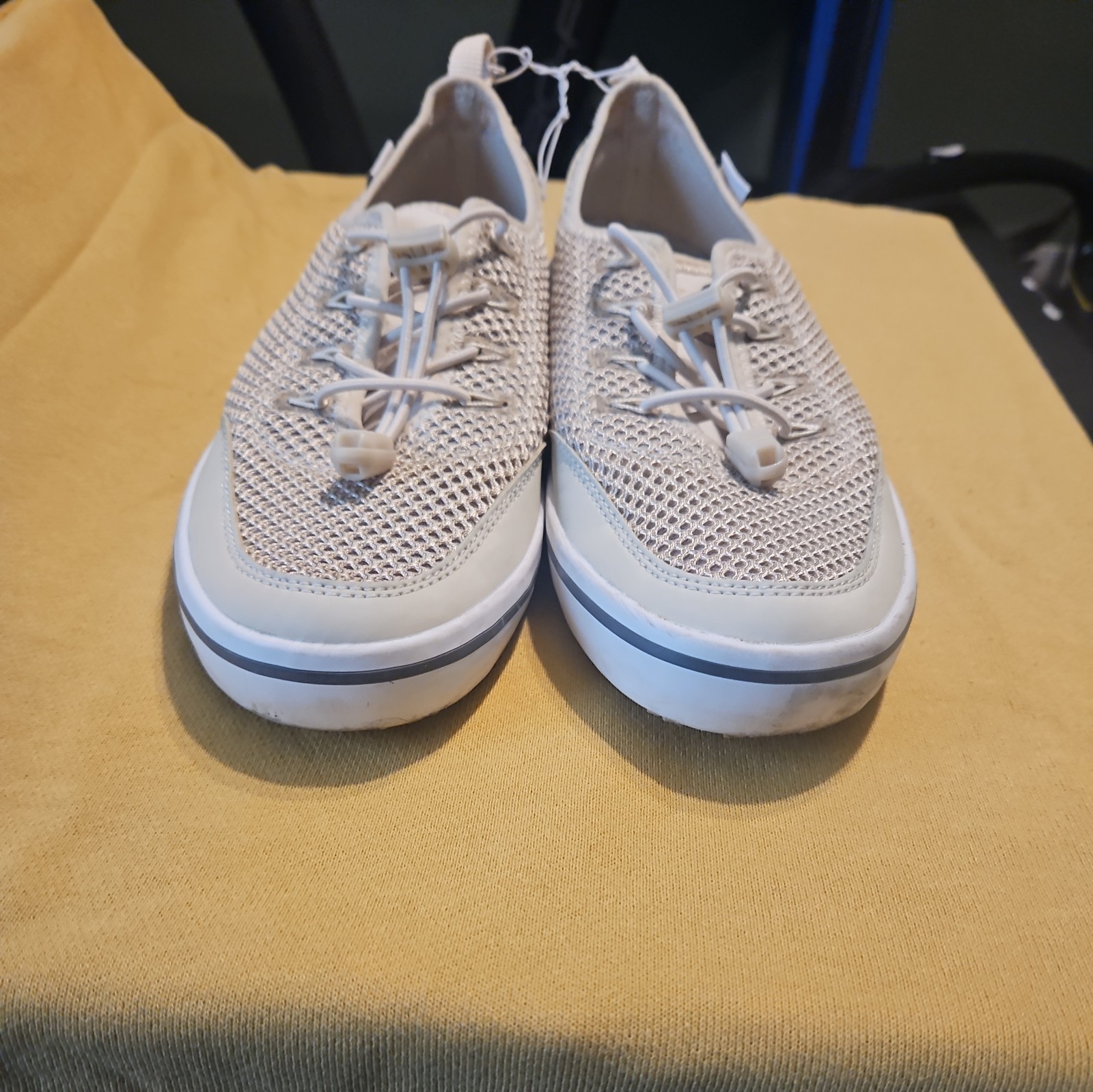 HUK PERFORMANCE FISHING Footwear beige size 9 women US lace up shoes Water