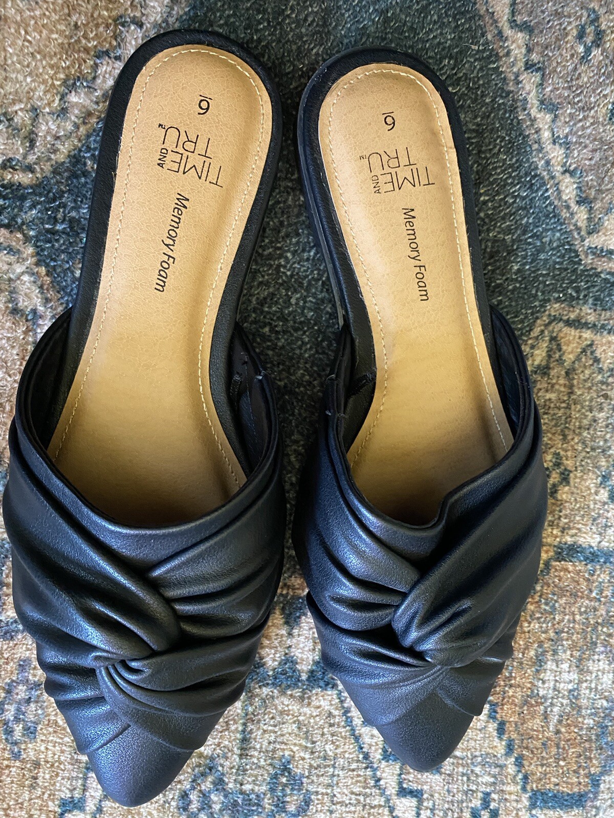 Lady’s Black Flat Slip Ons