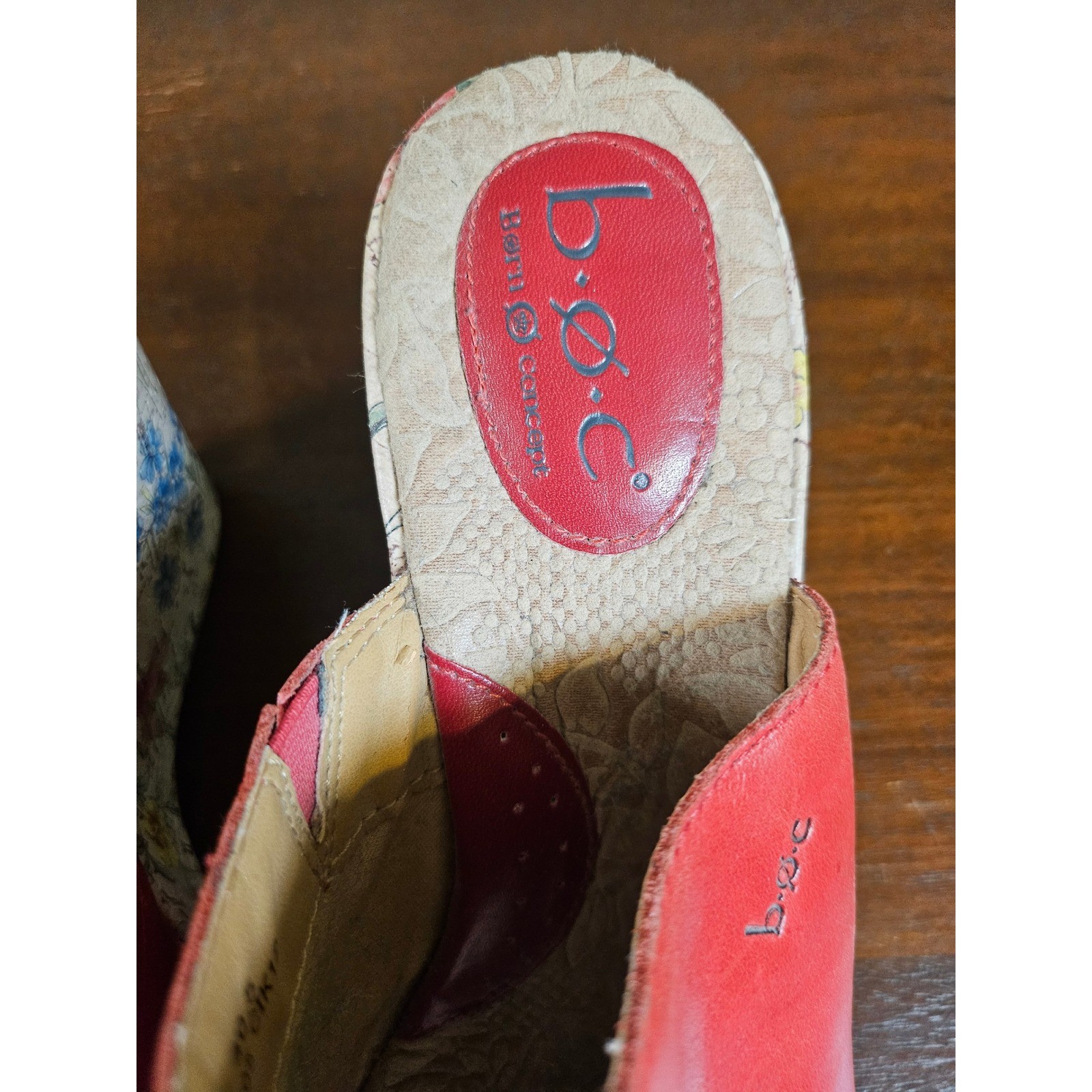 b.o.c. Wedge Sandals Womens 9 Red Floral Cork Print Leather Open Toe Mules