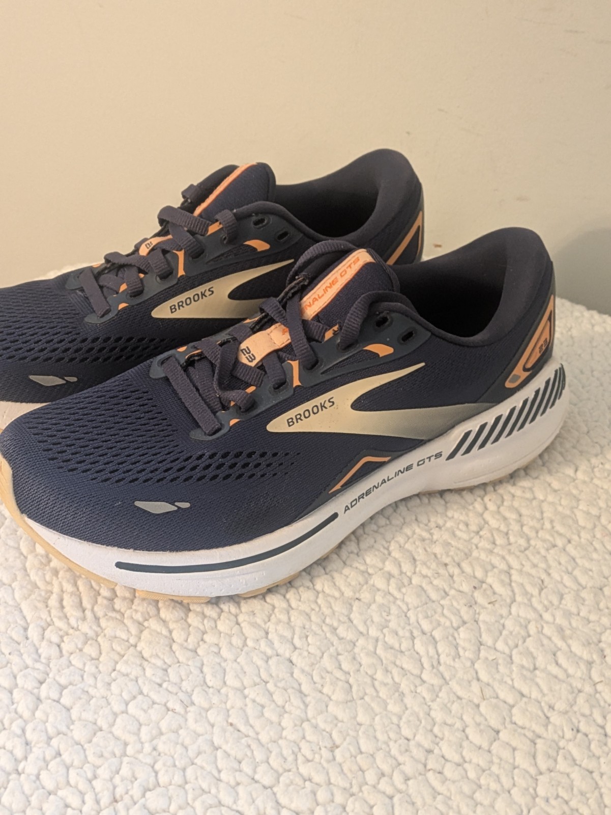 Brooks Adrenaline GTS 23 Running Shoes Womens 9 B Peacoat Blue Peach 1203811B482