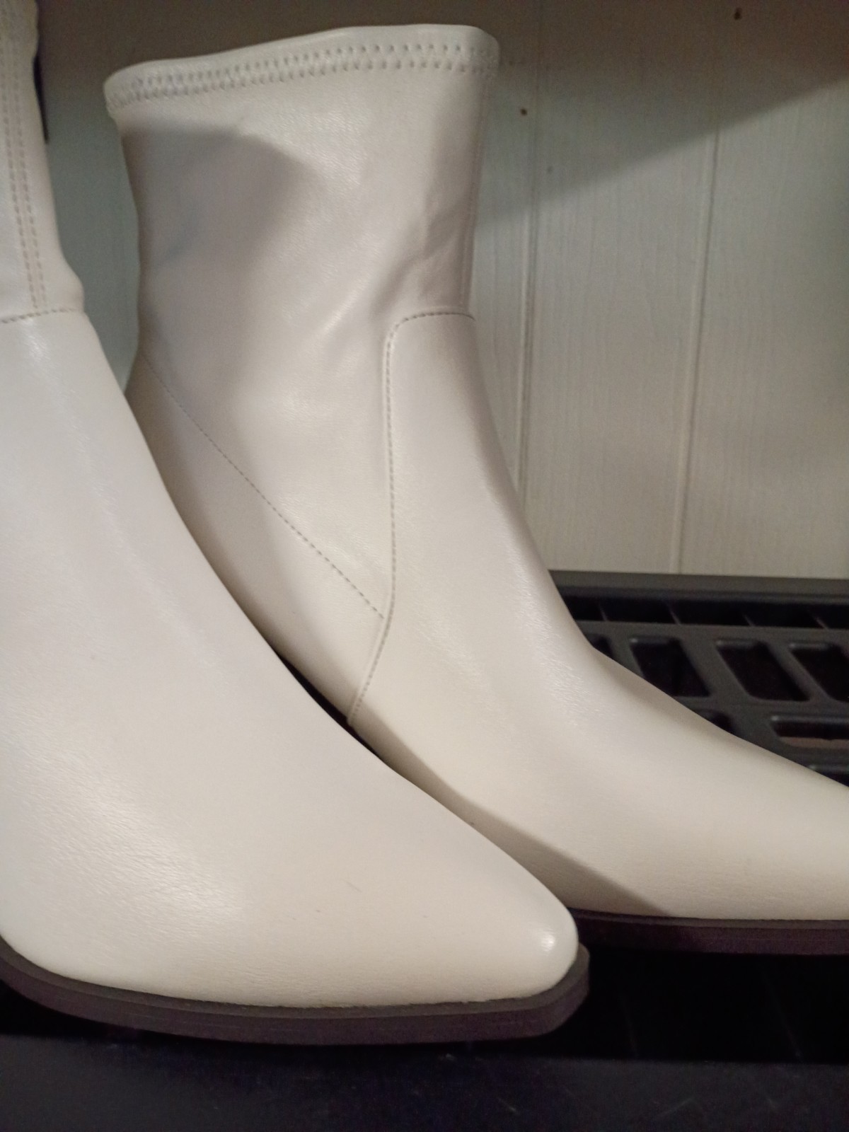 New Just Fab Women’s Ankle White Boots