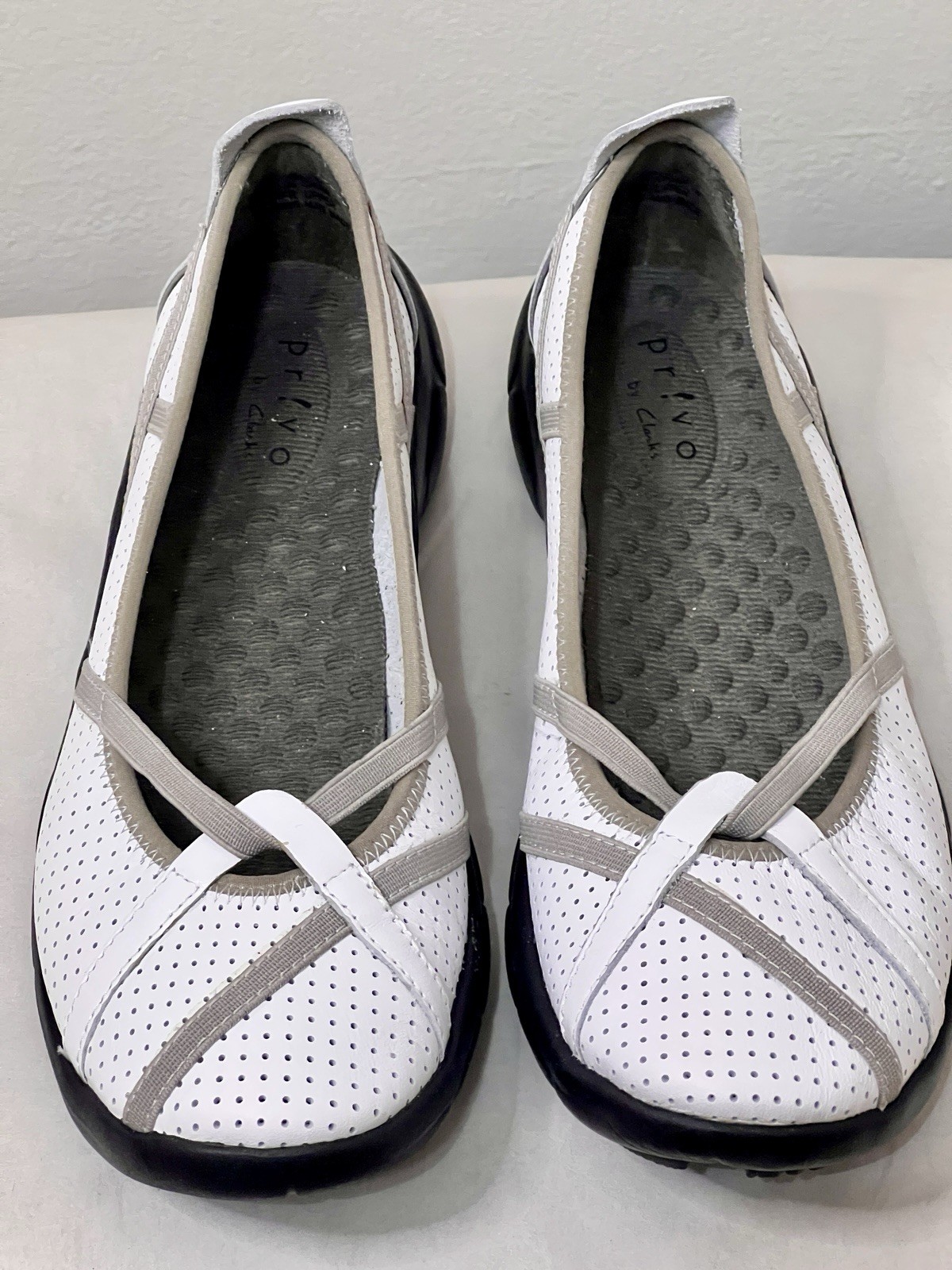 Clarks Berry Leather Women’s Slip-On Loafers White Sz 8 Flats Ballet Mary Jane