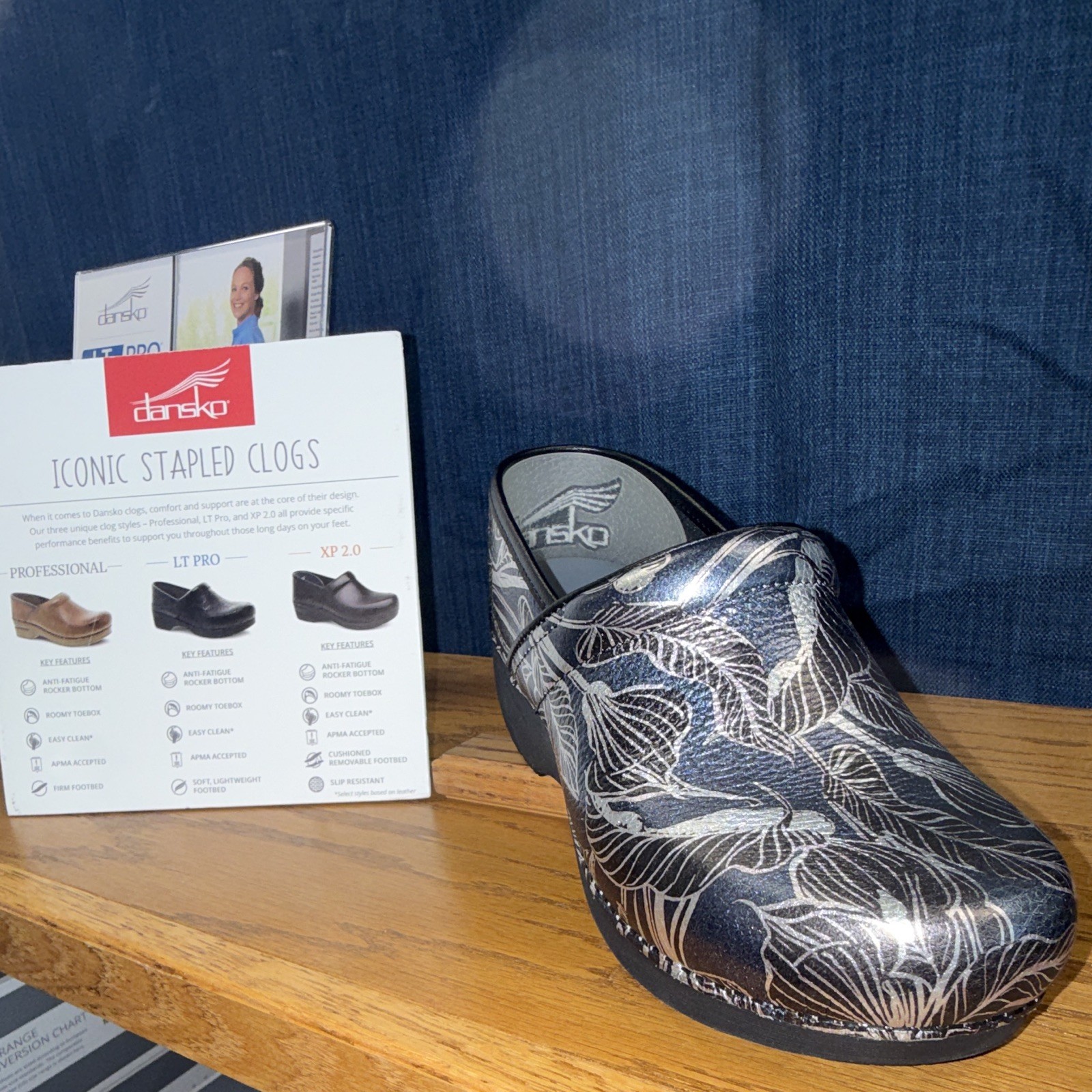 Dansko XP 2.0 Women’s Leather Metallic Black Floral Slip On Clog EU 42 US 11