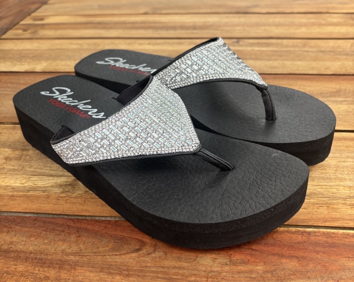 Skechers Women’s Black/Silver Rhinestone Thong Sandals Slip On US 9 Comfort