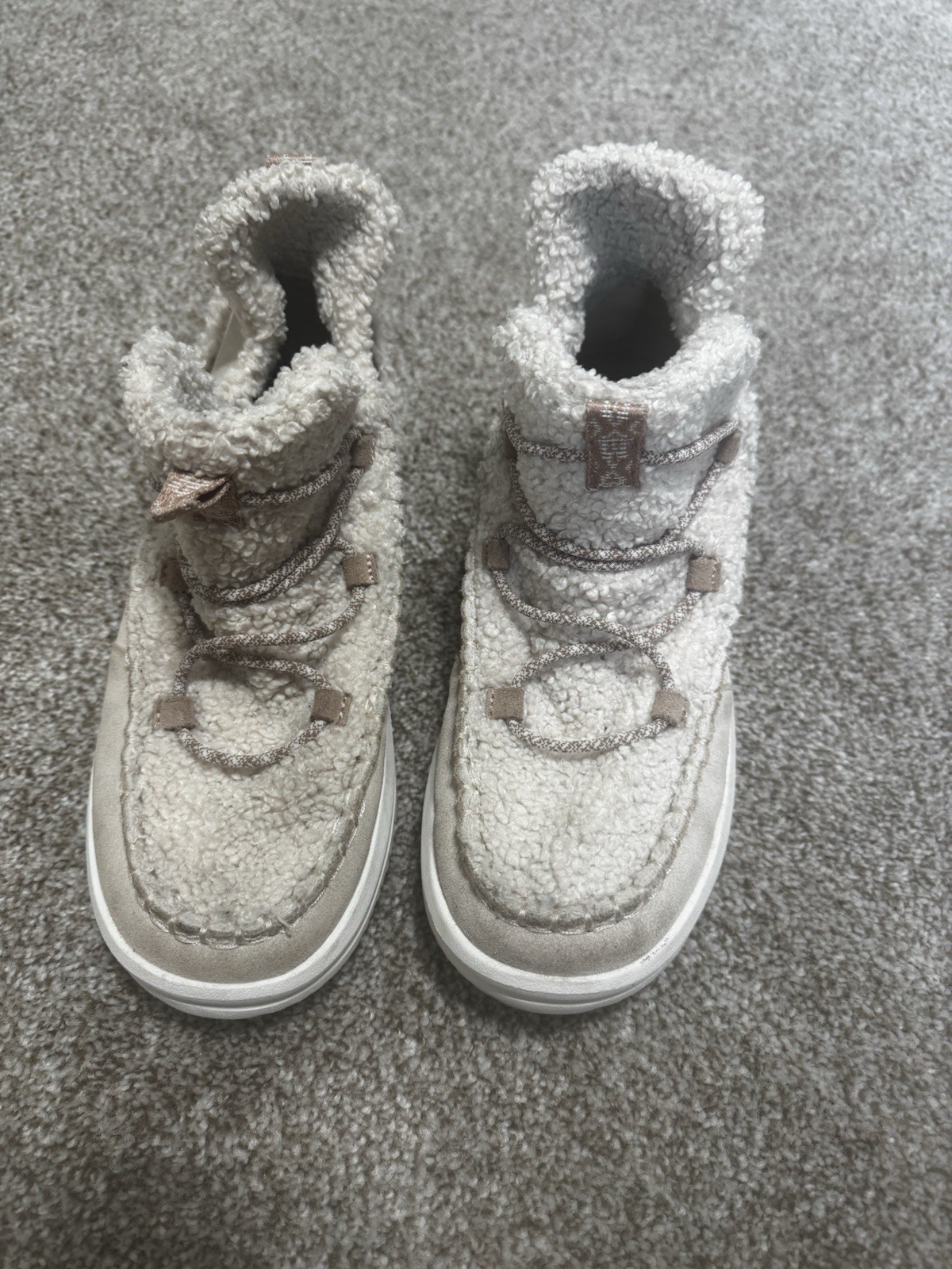 Hey Dude Women’s Wendy Chalet Boots Sherpa Fleece Cream Beige Size 8