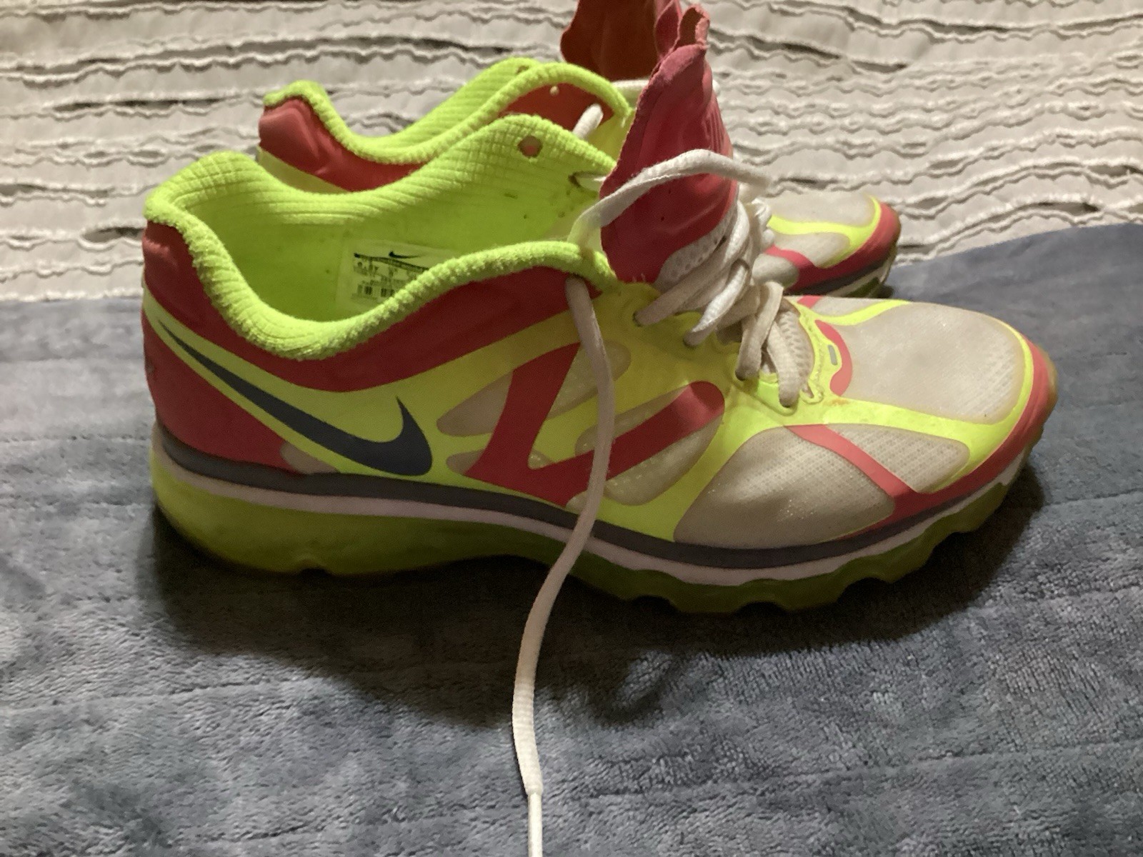 Nike Airmax Size 6 .5 Youth Or A Women’s Size 8