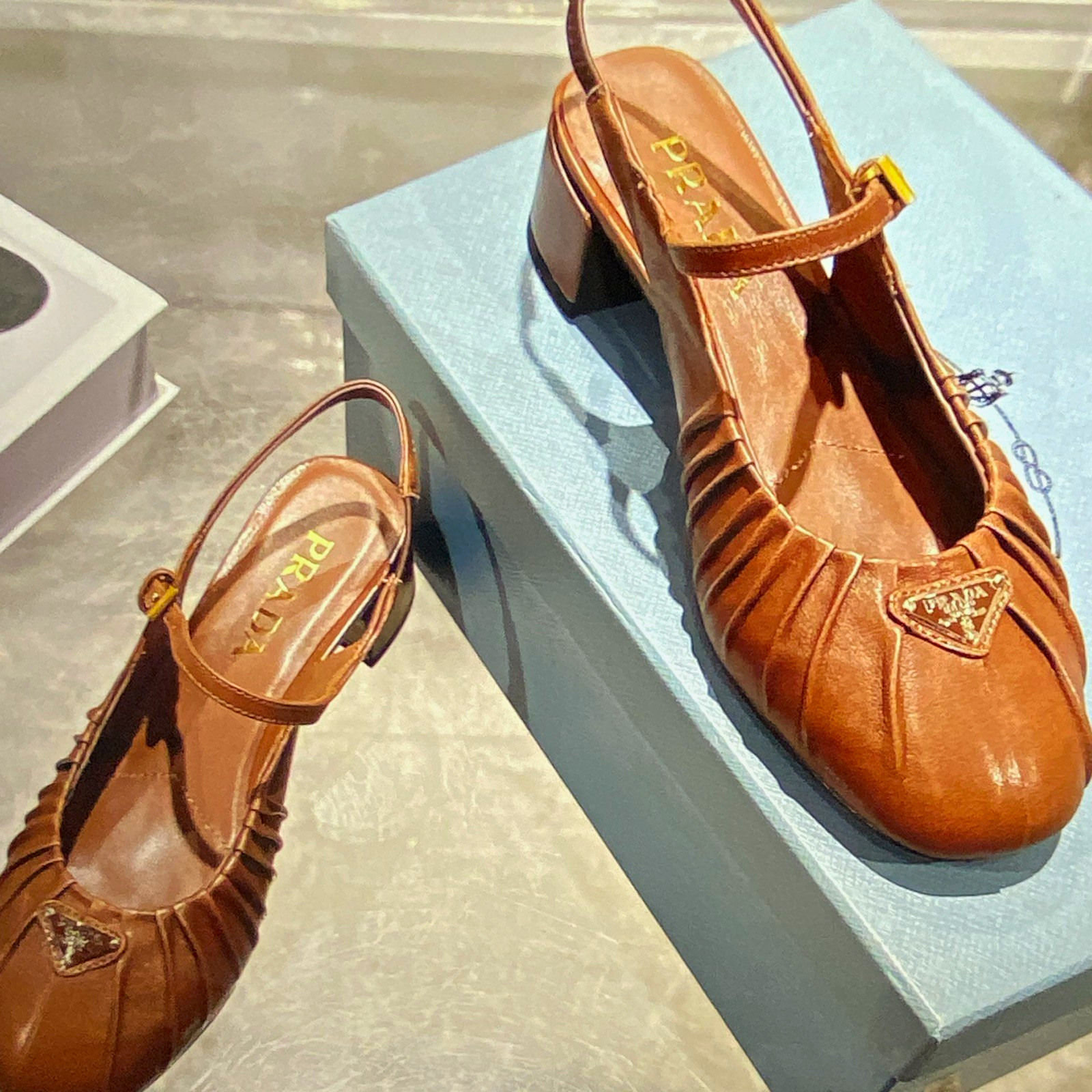 PRADA Women’s Brown Leather Slingback Heels Round Toe Buckle Logo 8 Std EUR 39