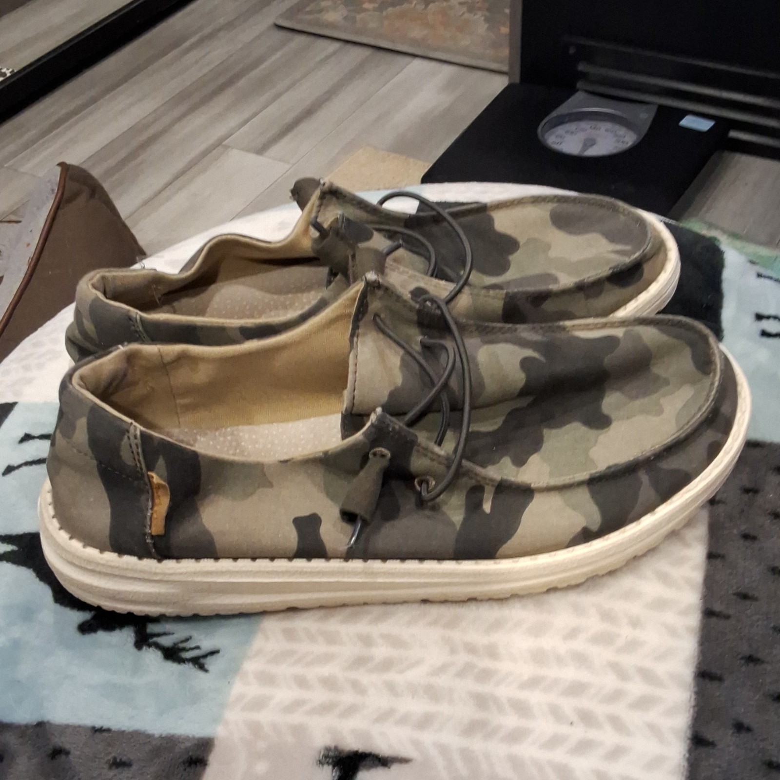 Hey Dude Woman’s Camo Canvas Lace-Up Sneaker, Lightweight Comfort US 8 EU 39