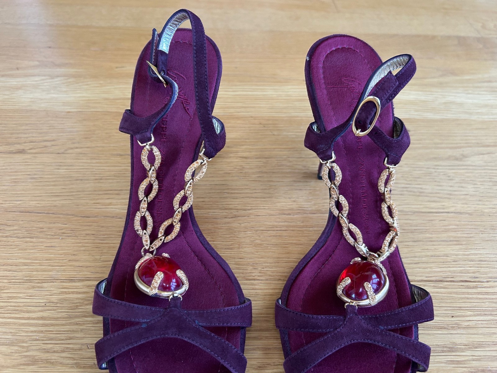 GIUSEPPE ZANOTTI Burgundy Suede Gold Chain &Red Jewel T-Strap Sandals IT 38 Good