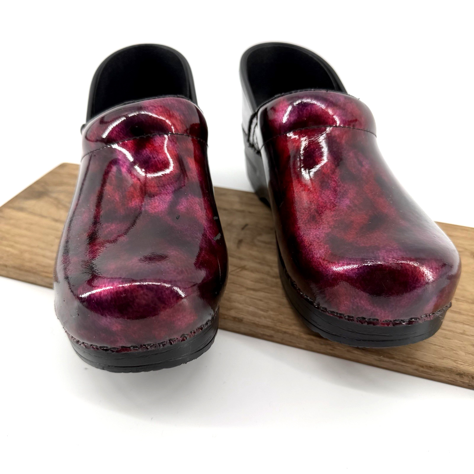 Dansko Professional Clogs Womens 38 US 7.5 Burgundy Patent Leather Shoes