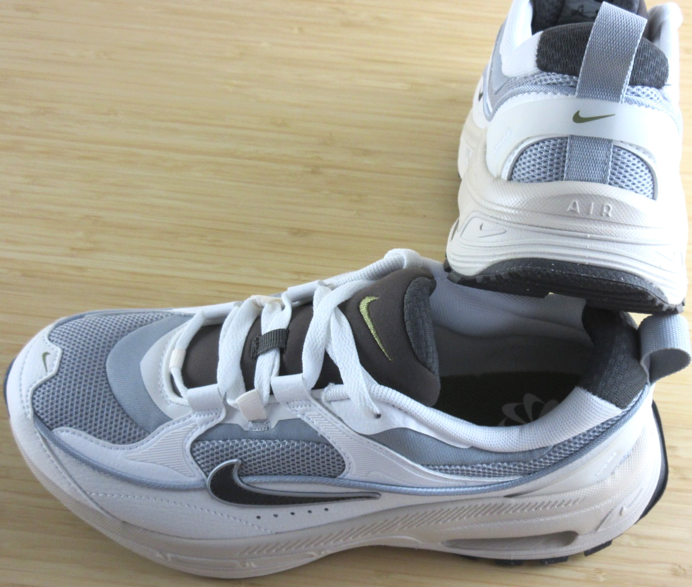 Nike Women’s Air Max Bliss NN Running Training Shoes Wolf Grey Ash Size 7.5 NIB