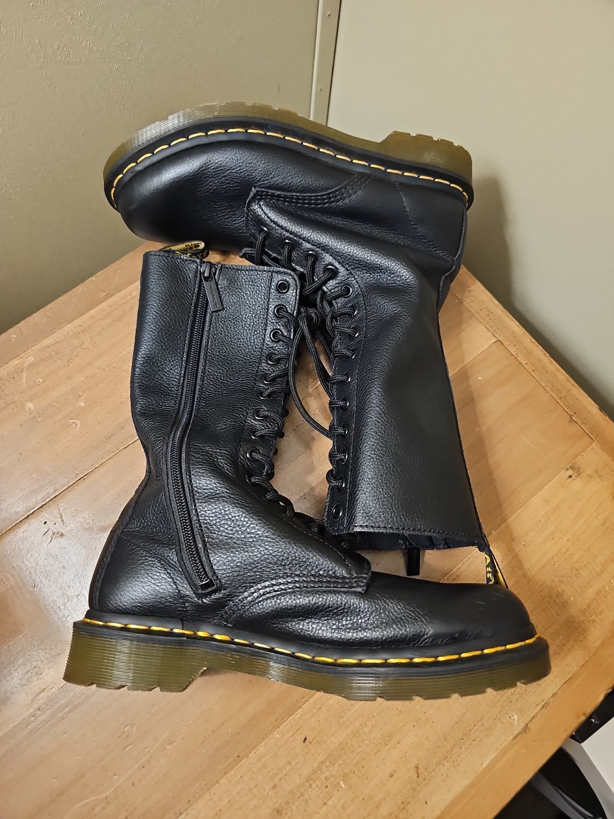 Dr. Martens 1B99 Lace Up/Side Zip 14 Eye Black Leather Boots Womens US 8 (NJ004)