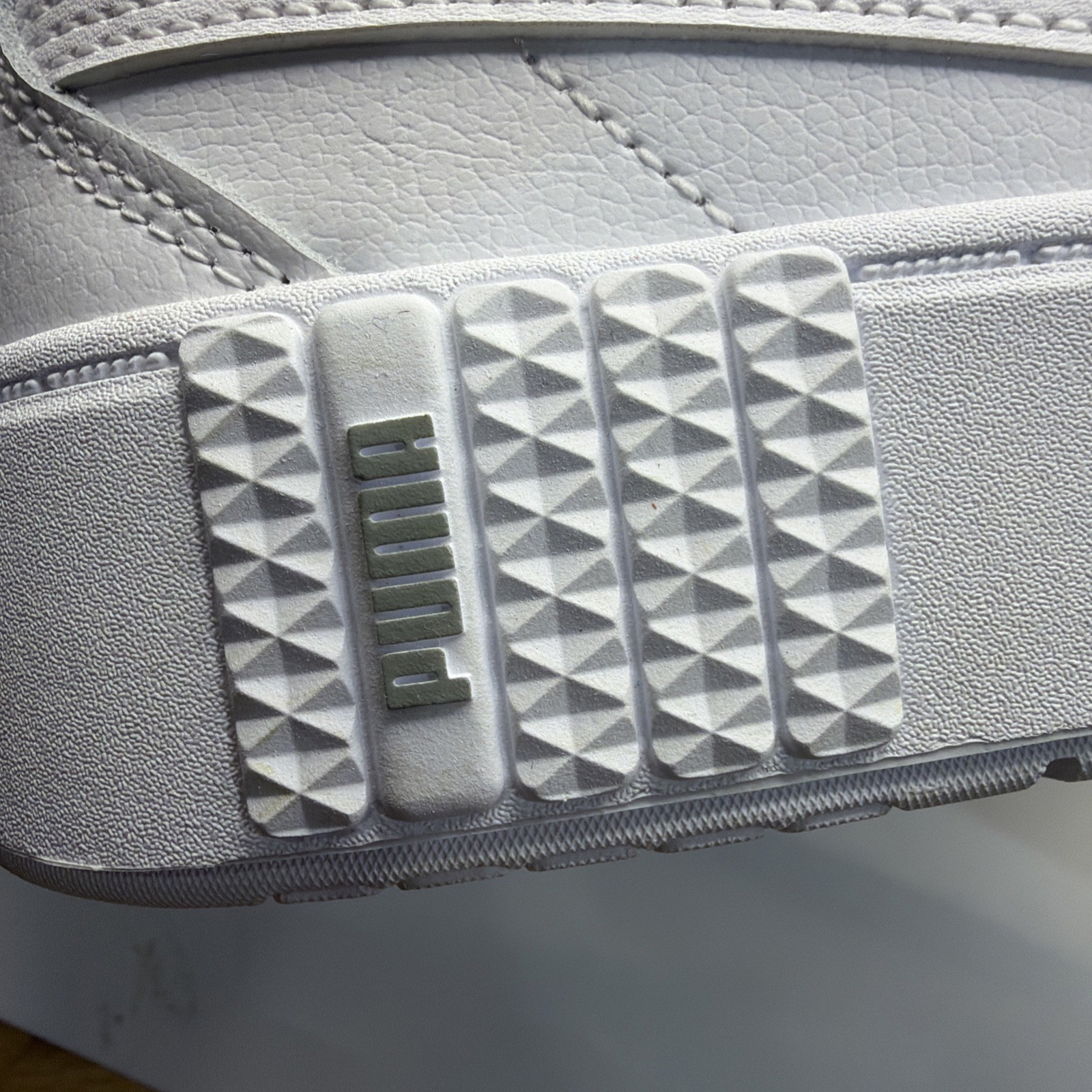 PUMA Women’s Smash Platform Lifestyle Shoes White 394006-01 Sz 7
