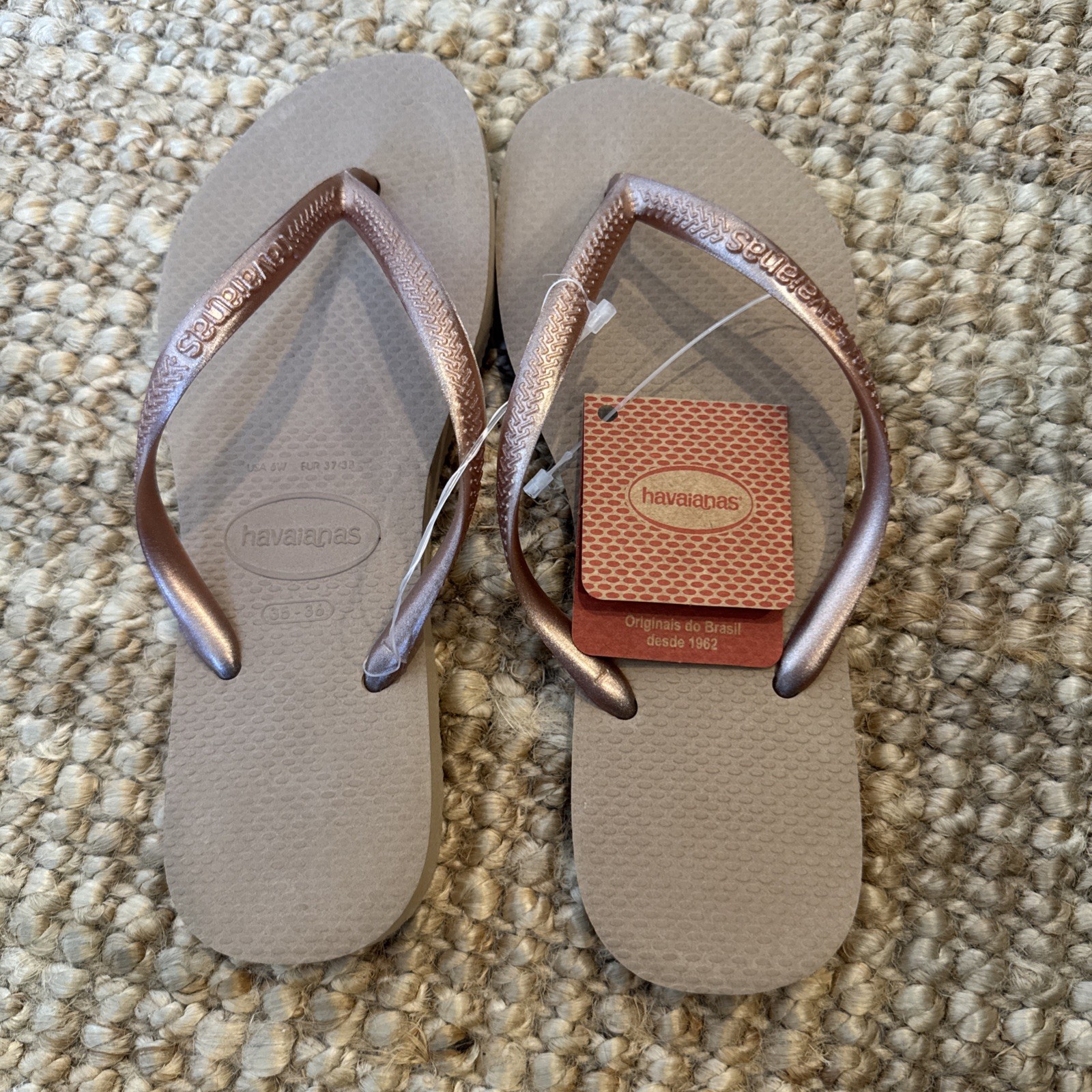 Havaianas Top Tiras Women’s Flip Flops Rose Gold Size 6New 35-36