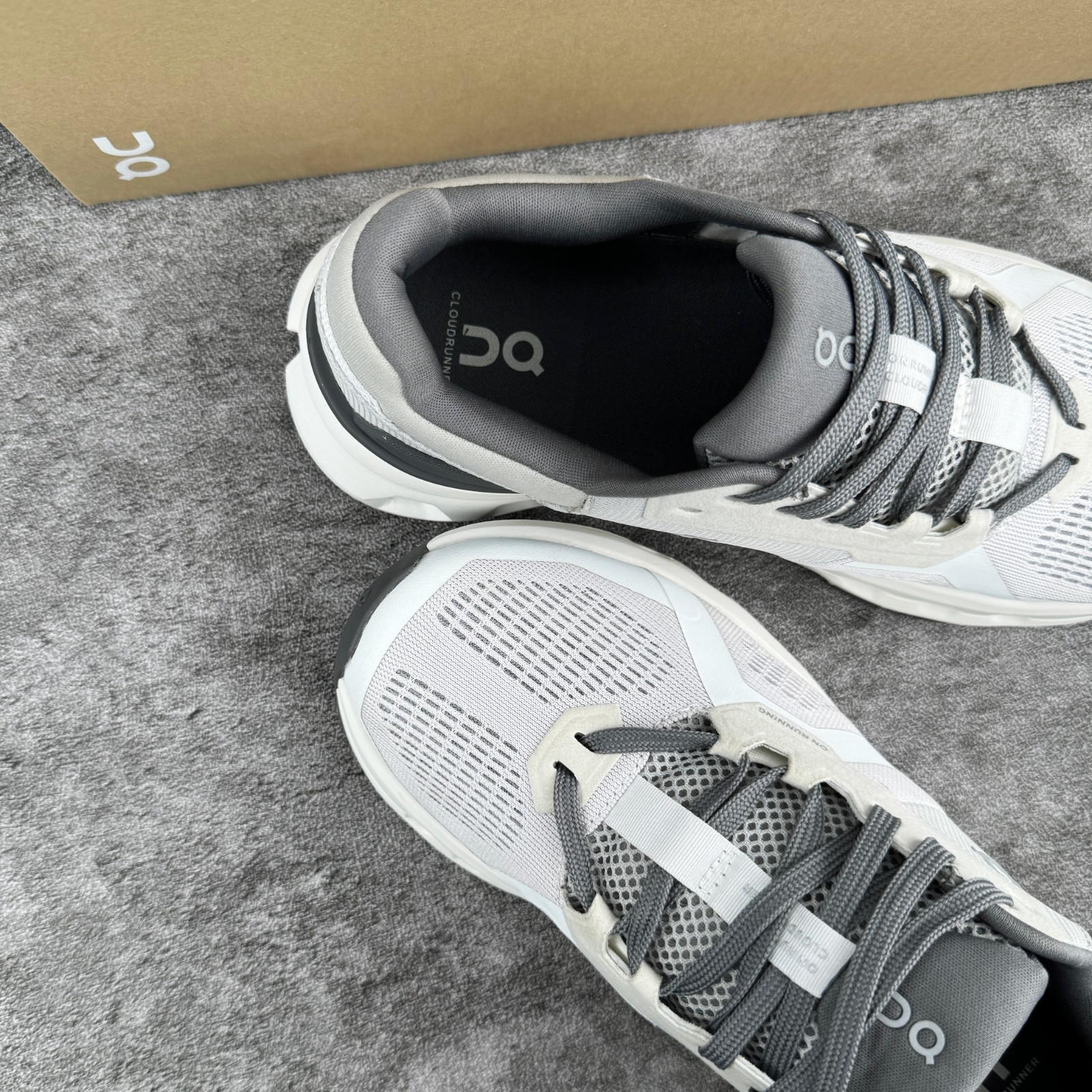 NEW On CLOUDRUNNER 2 Women’s Running Shoes Frost | White US Sizes 7-9