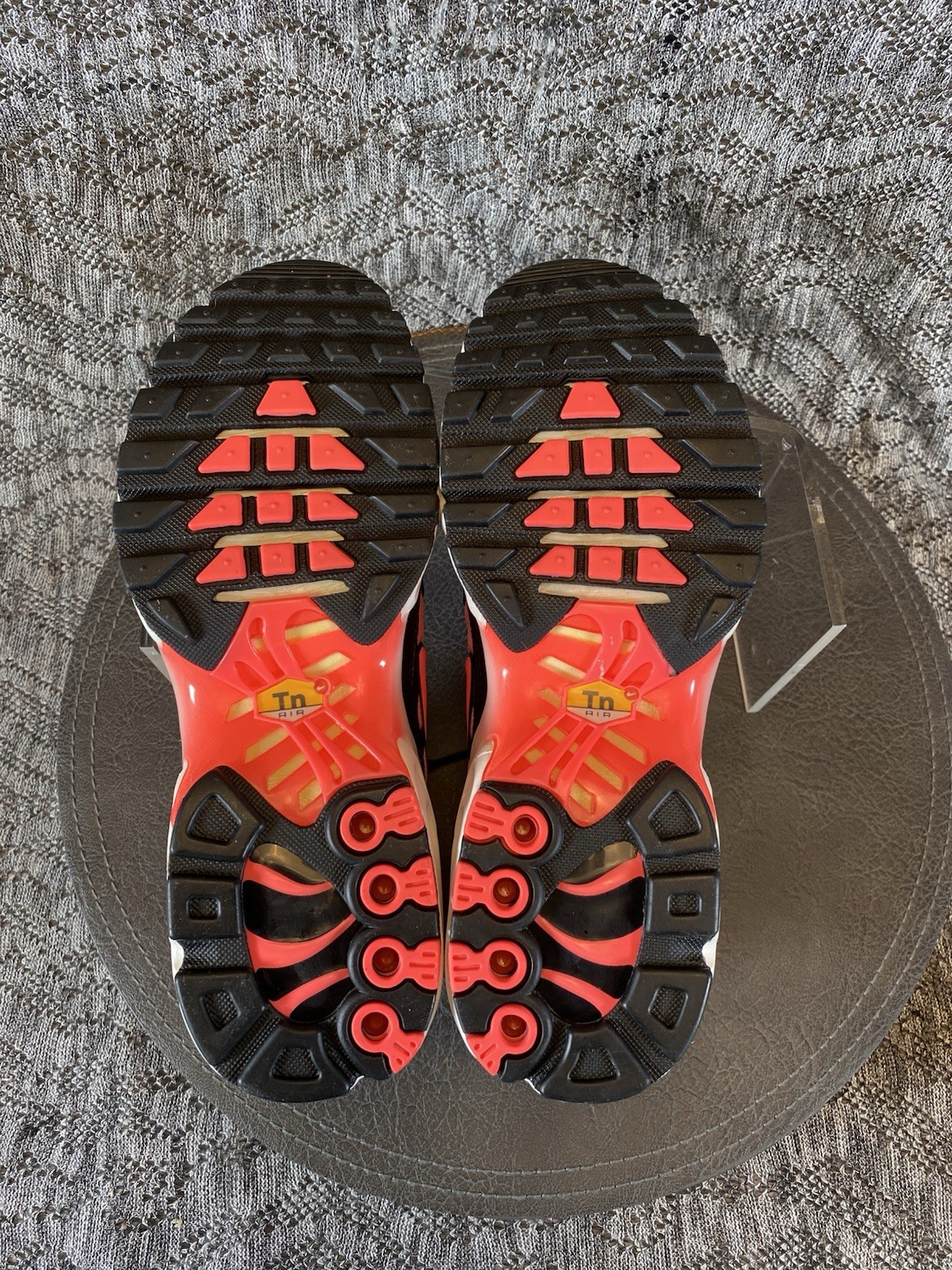 Nike Air Max Plus Women’s Size 9.5 Black / Hot Punch White DZ3670-002