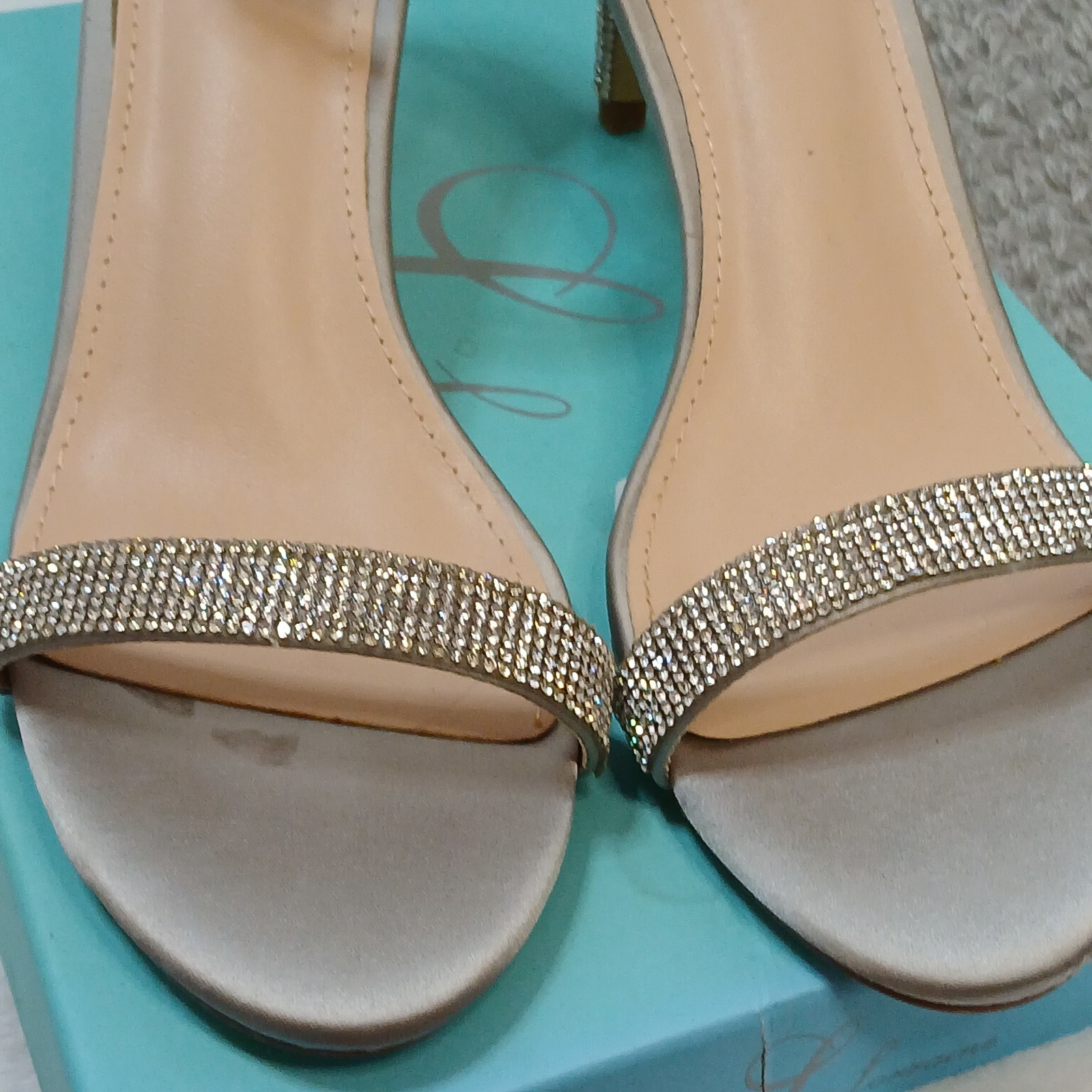 Silver Ankle Strap Sandals Size 8.5 Boho Chic Asymmetrical Design Metallic Glam