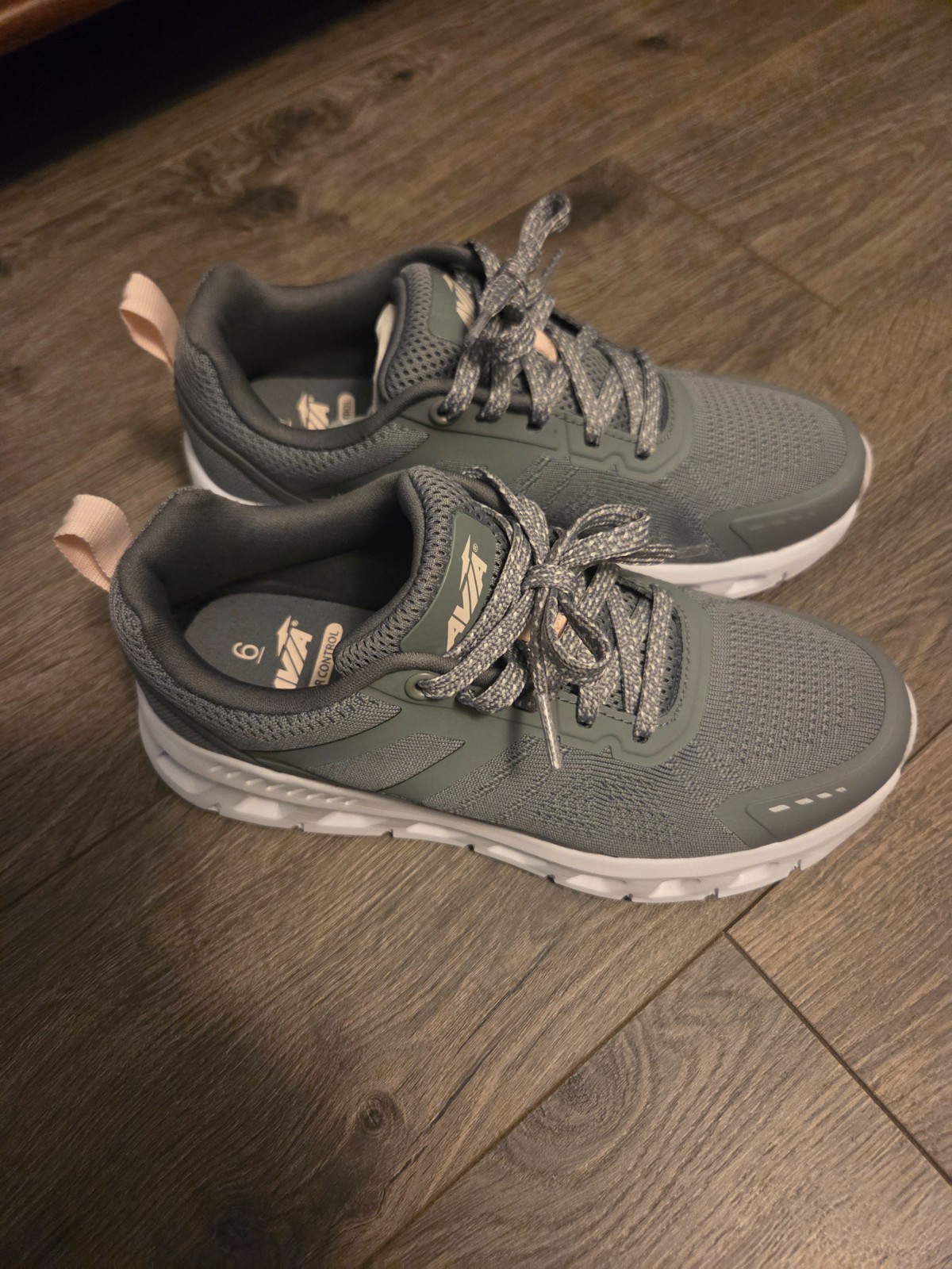 NWT Avia Women’s Lace-Up Sneakers – Gray Knit – Womens Size 6 New