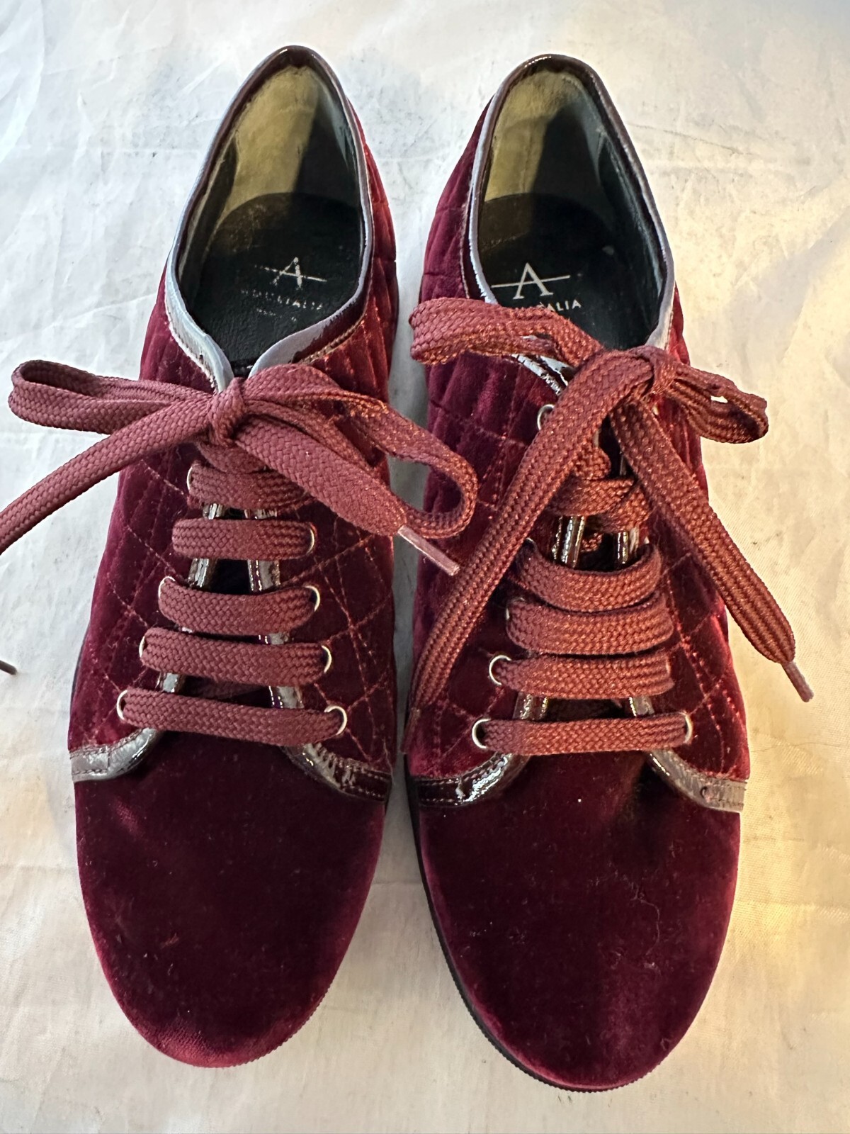 AQUATALIA GLENDA Burgundy Velvet Quilted Lace Sneaker, Women Size 5.5 NEW
