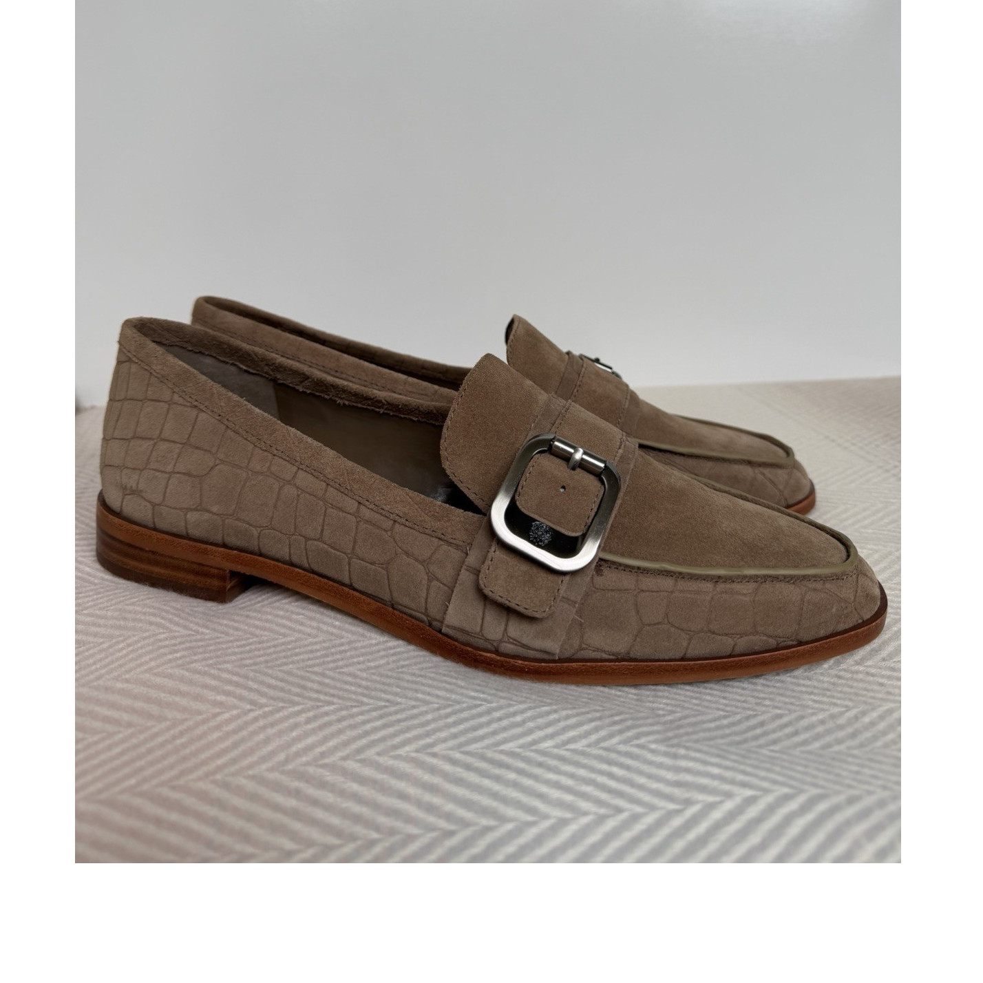 Vince Camuto VC-CENKANDA Taupe Crocodile Buckle Women’s Leather Loafers Size 11