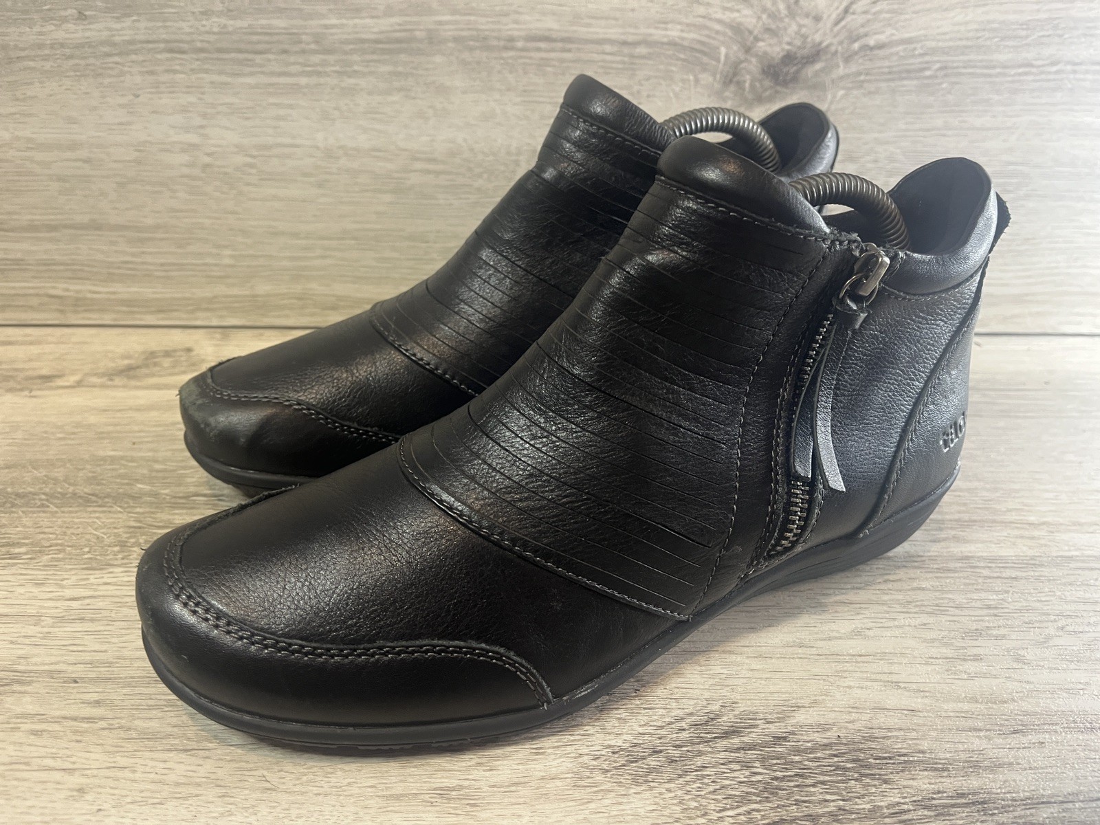 Taos Women’s Habit (HAB-13939) Leather Bootie Black Size 9 Ankle Logo Zipper