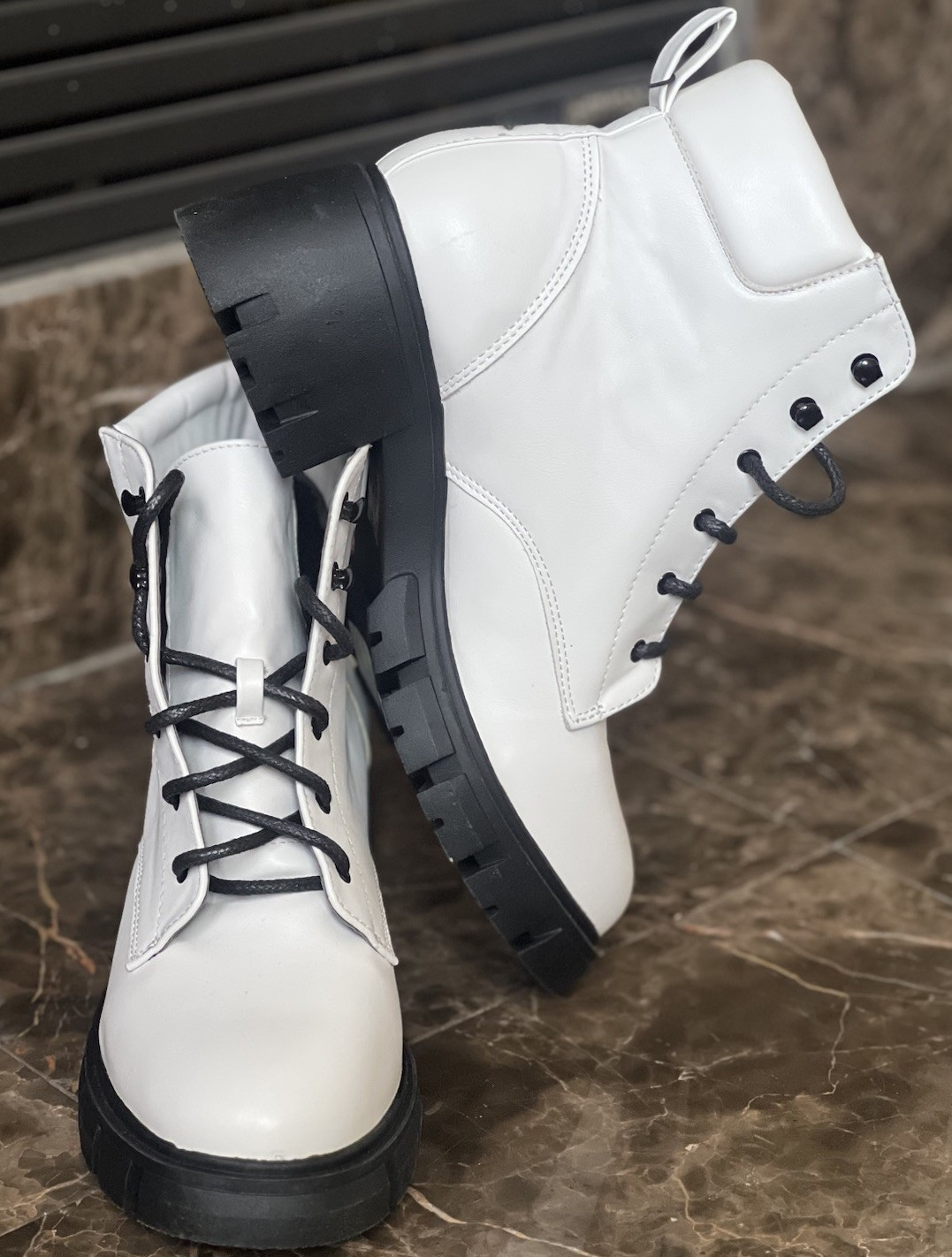 Forever 21 Women’s White Combat Ankle Boots Lace-Up Lug Sole Round Toe US 9