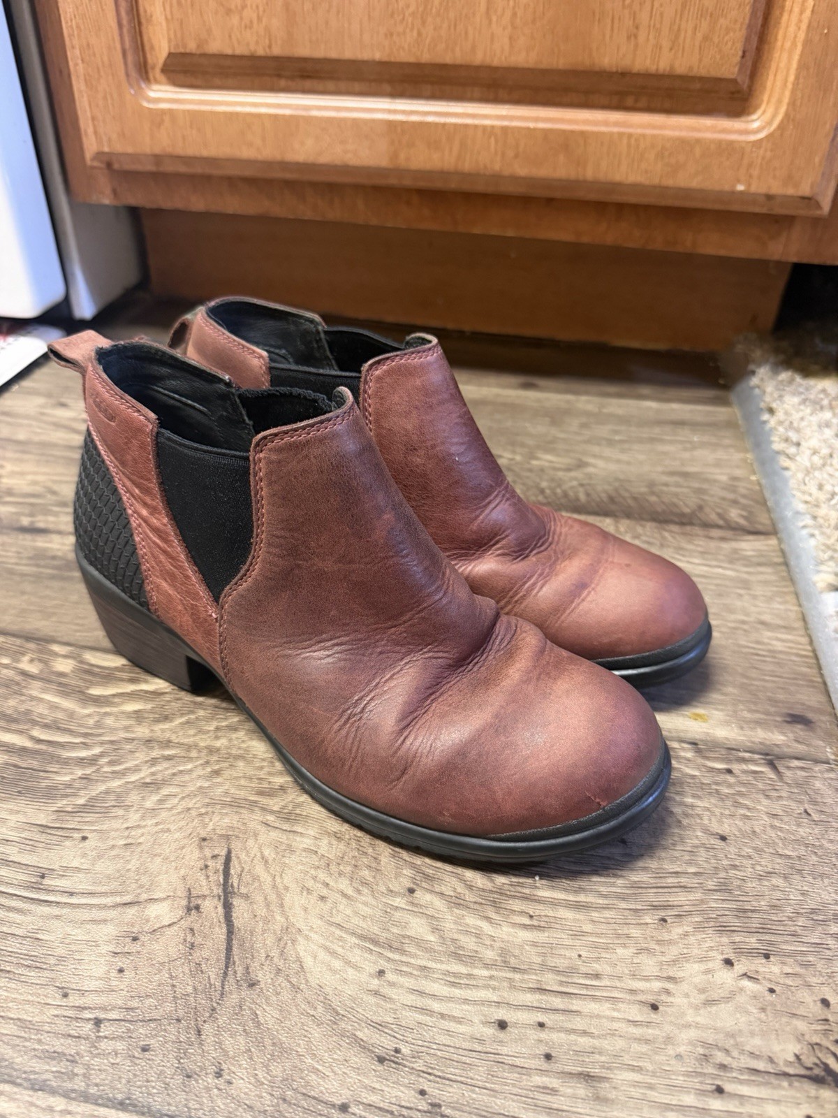 KEEN Morrison Burgundy Women’s Leather Chelsea Ankle Pull On Boots US 7.5 W