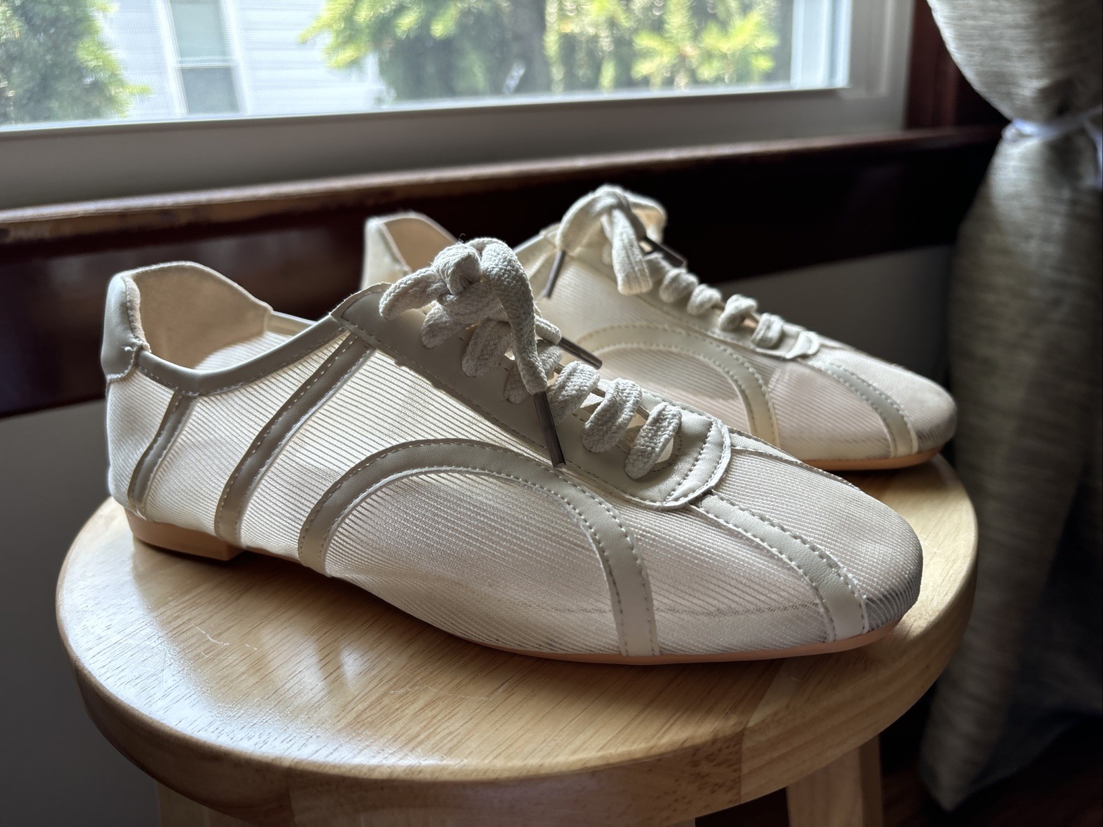 See True Mesh Shoes The Mont Size 7 Material : Synthetic leather, Mesh