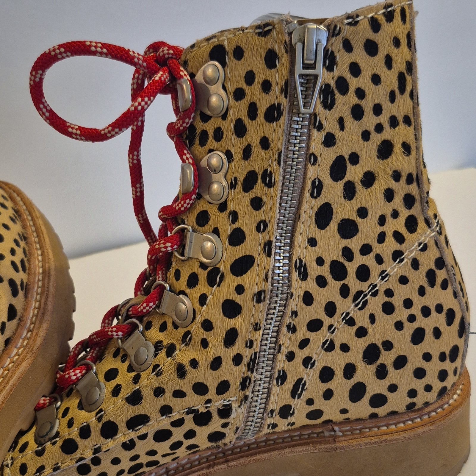 Dolce Vita Women’s Leather Animal Print Combat Ankle Boots Lace-Up Zip 8.5