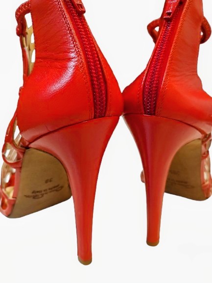 Oscar de la Renta Gladia Scalloped Red Leather Stiletto Sandals