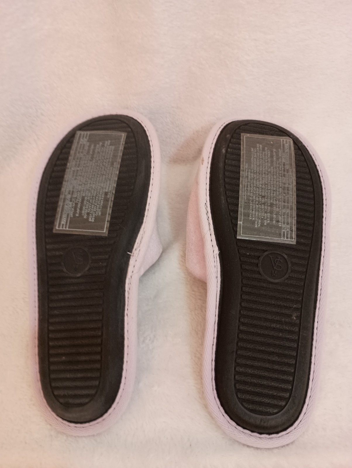 New Victoria’s Secret Pom Pom Velvet Lavender Slippers Sz M Medium