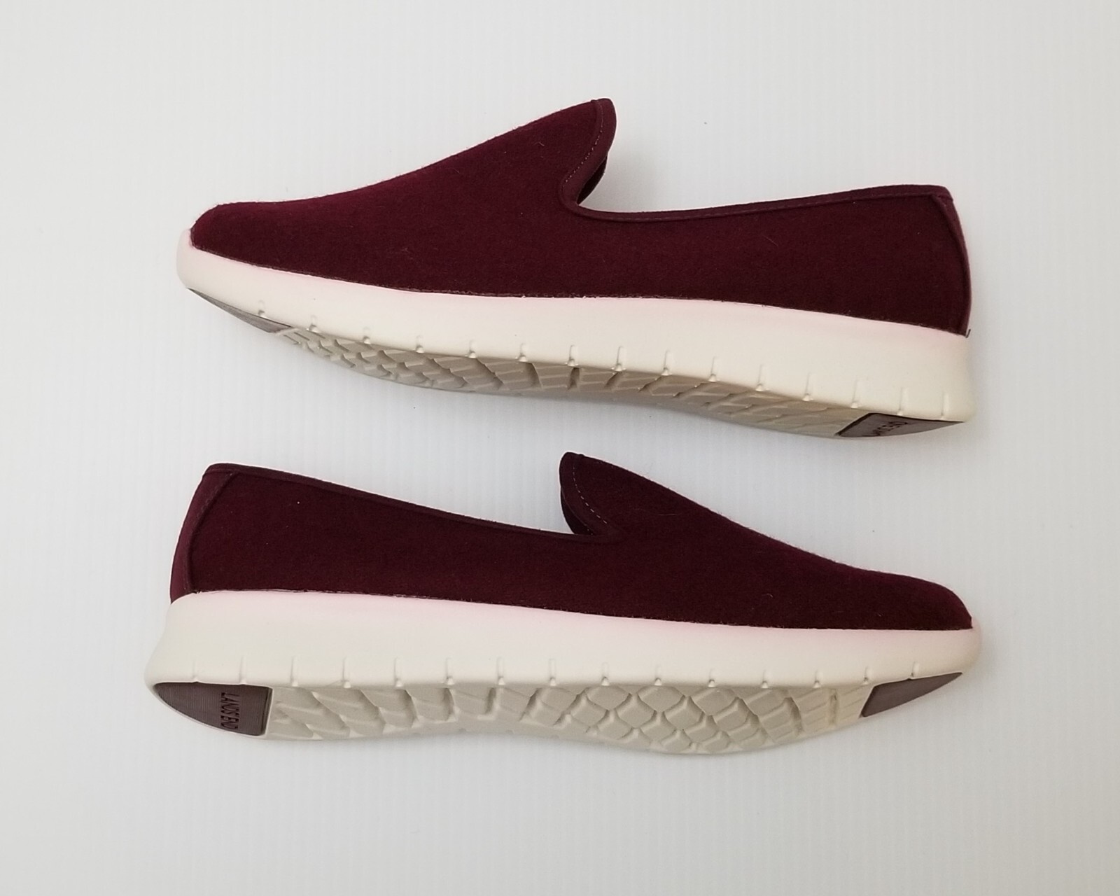 Lands End Womens 501815 Lightweight Comfort Wool Slip On Shoe Deep Claret 6D EUC