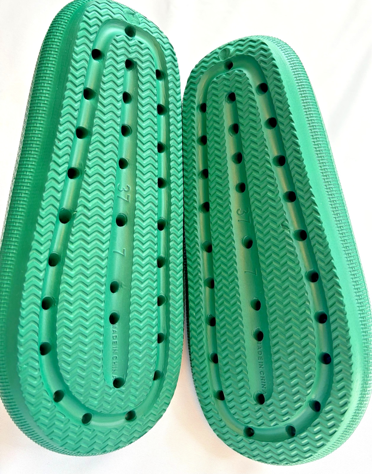 Cushionaire Feather Cloud Recovery Slides Green Womens 7 Comfort Sandals