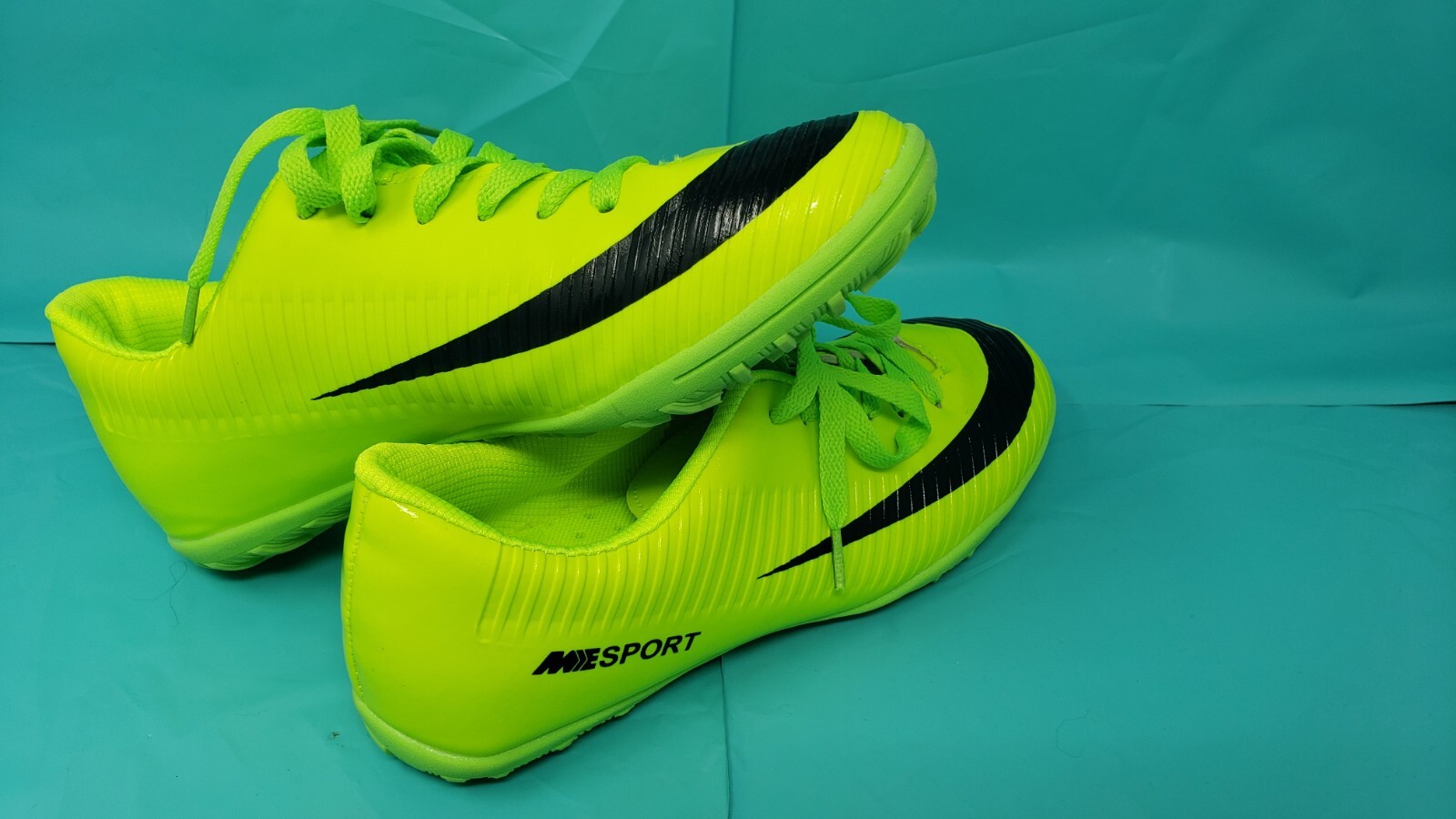 Soccer Sport shoes size 39 Green and Black