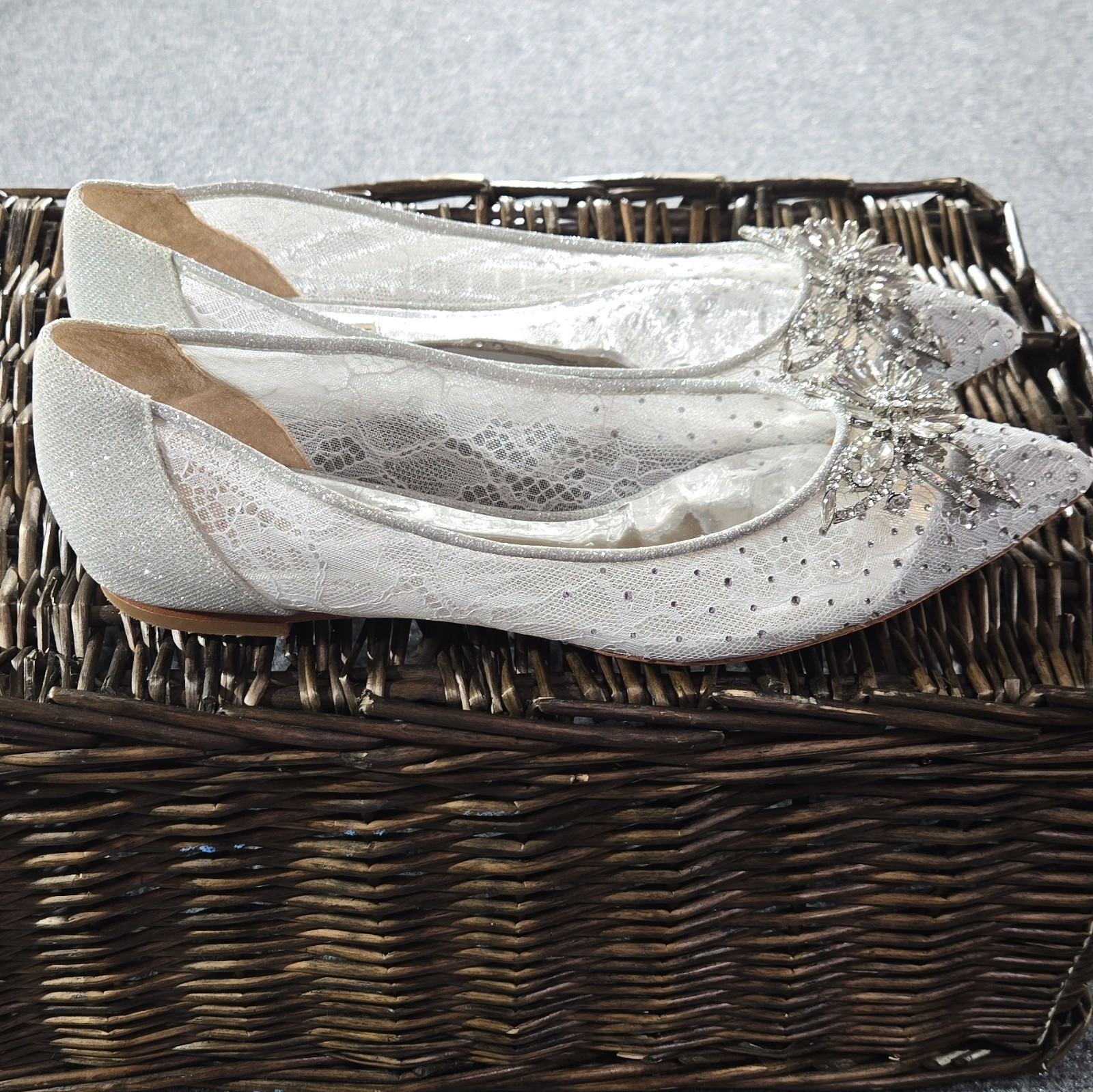 Badgley Mischka Silver Lace Embellished Crystal Rhinestone Beaded Flats Size 8.5