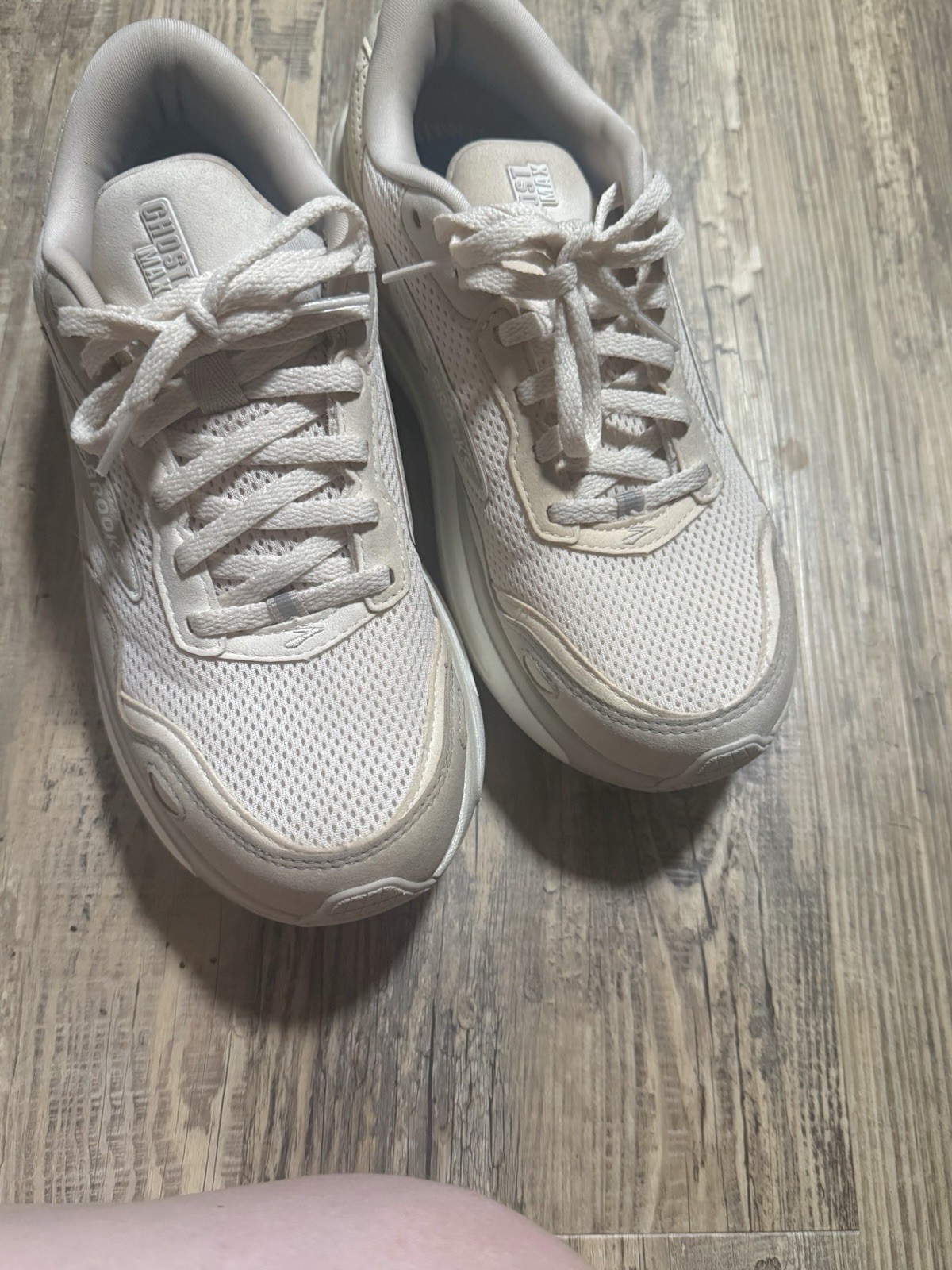 Brooks Ghost Max Beige Lace Up mesh. SEE DESCRIPTION