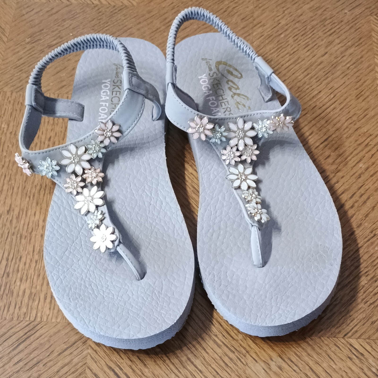 Skechers Yoga Foam Thong Cali Sandals Size 9