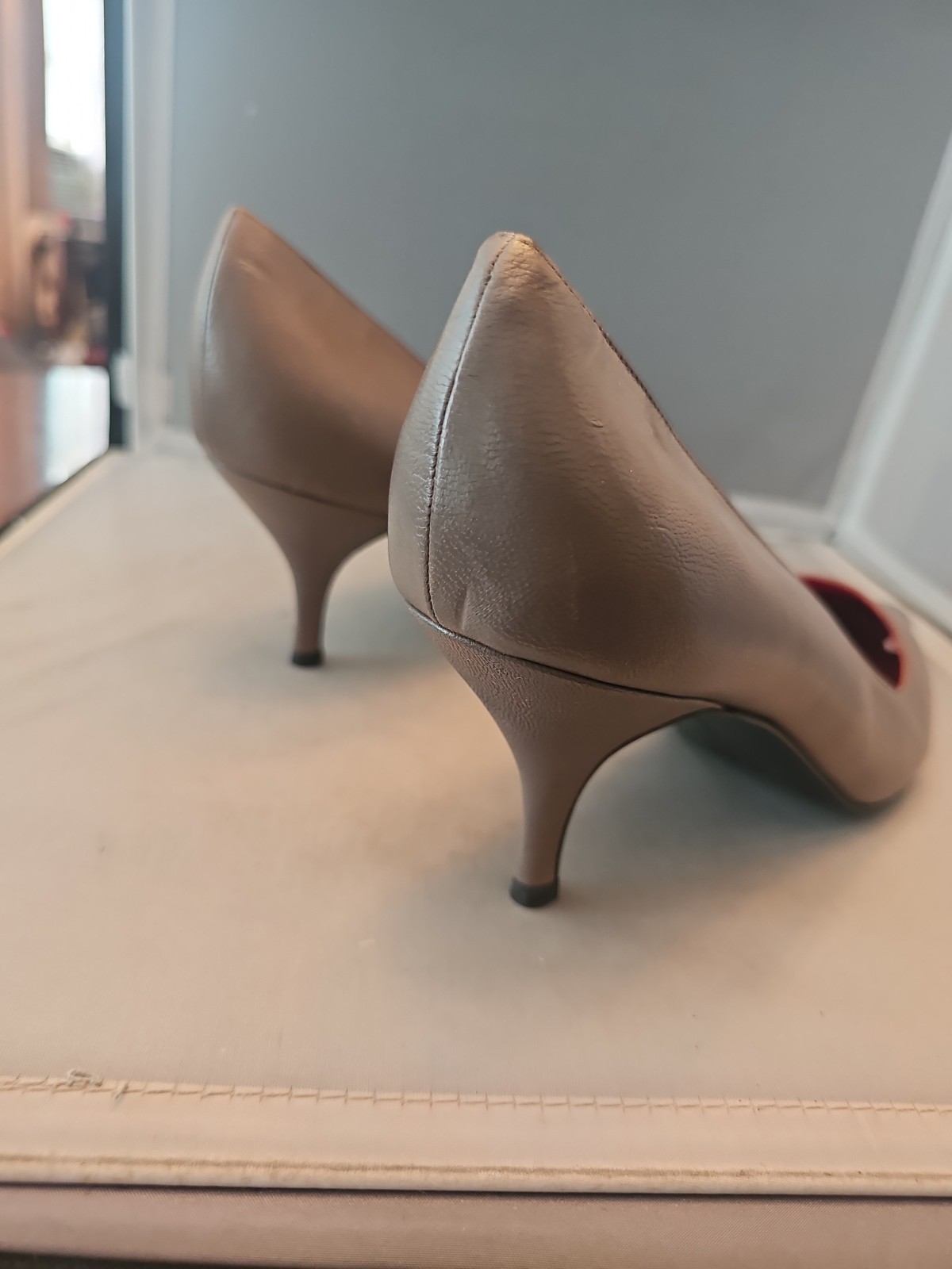 Women’s Anne Klein Gray Pointed Toe 2.5 Inch Heel Pump, Size 11 M Madein Italy