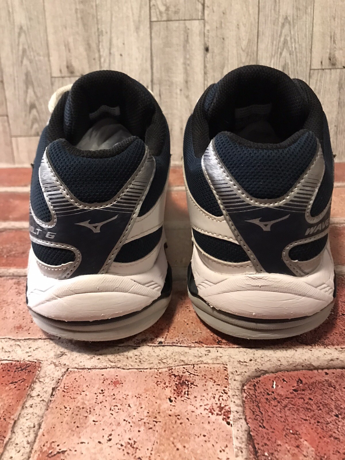Mizuno Wave Bolt 6 Womens 10 Volleyball Shoe NonMarking Low Top Wht/ Blu Sneaker