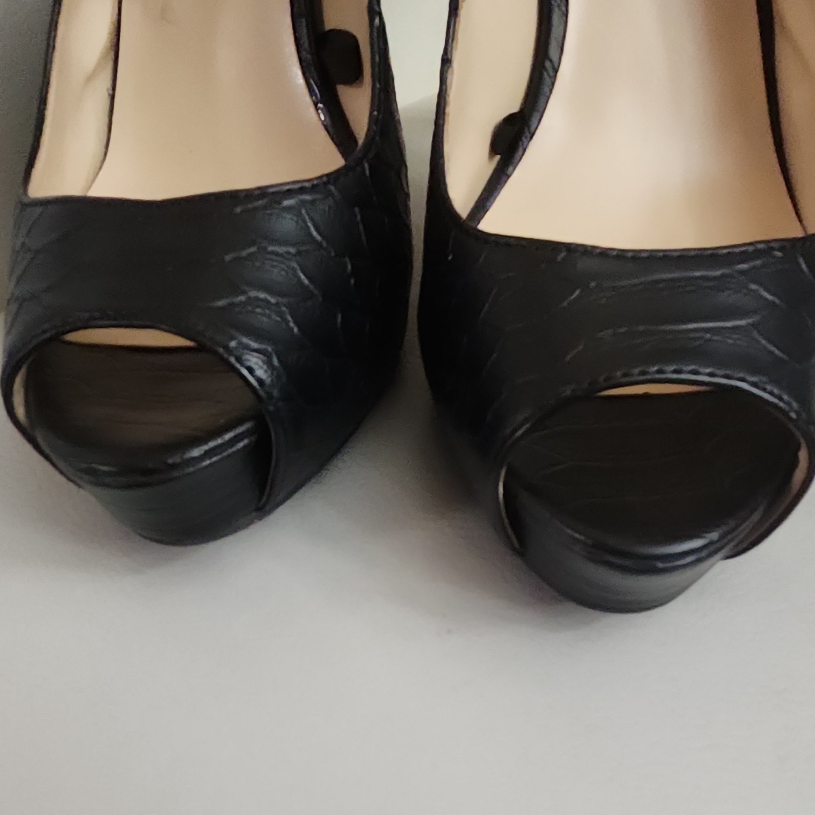 GUESS Women’s Black Croc Leather Platform Peep Toe Slingback Heels Size 7