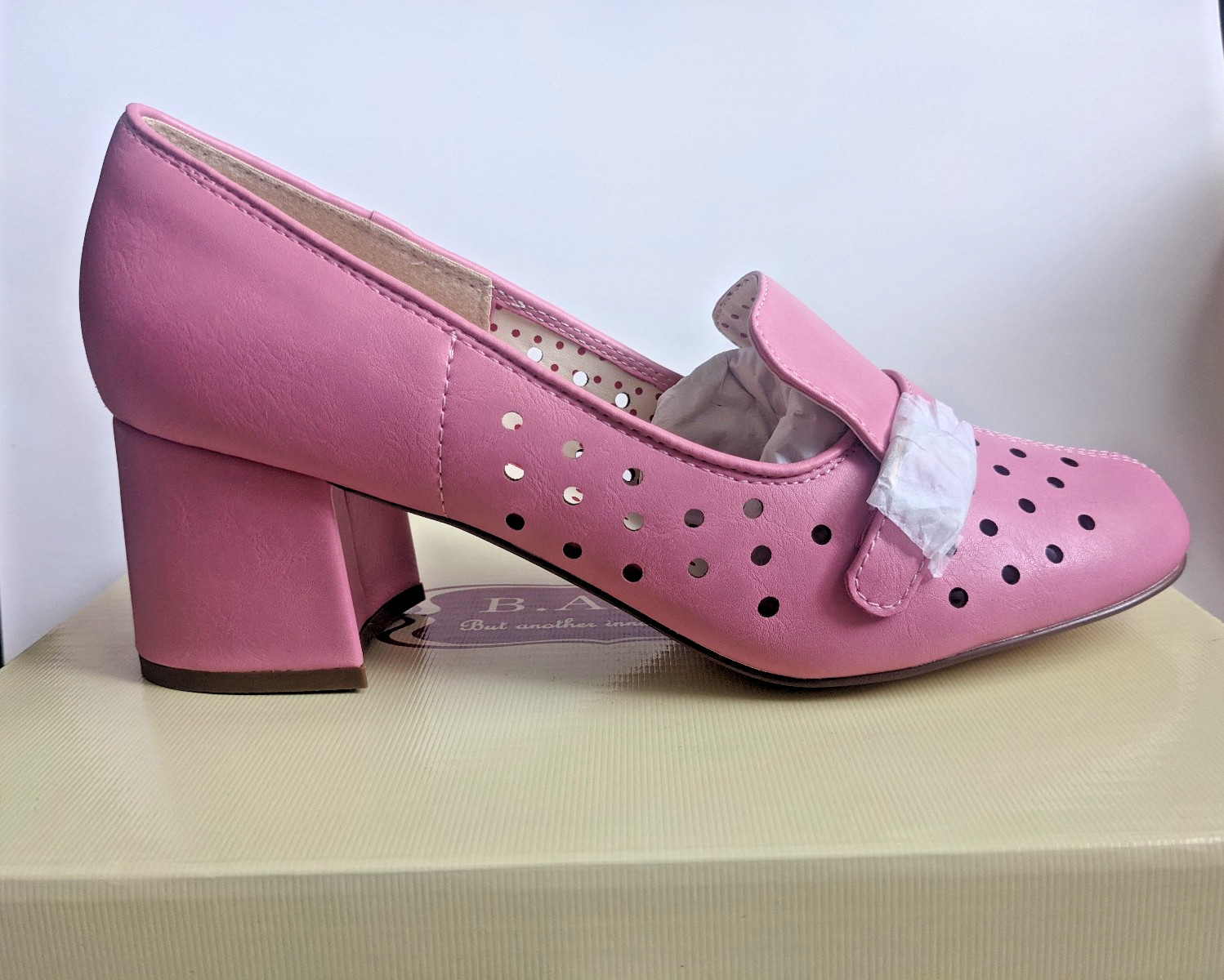 B.A.I.T Footwear Christina pumps in Rosette pink mod retro vegan shoes size 9