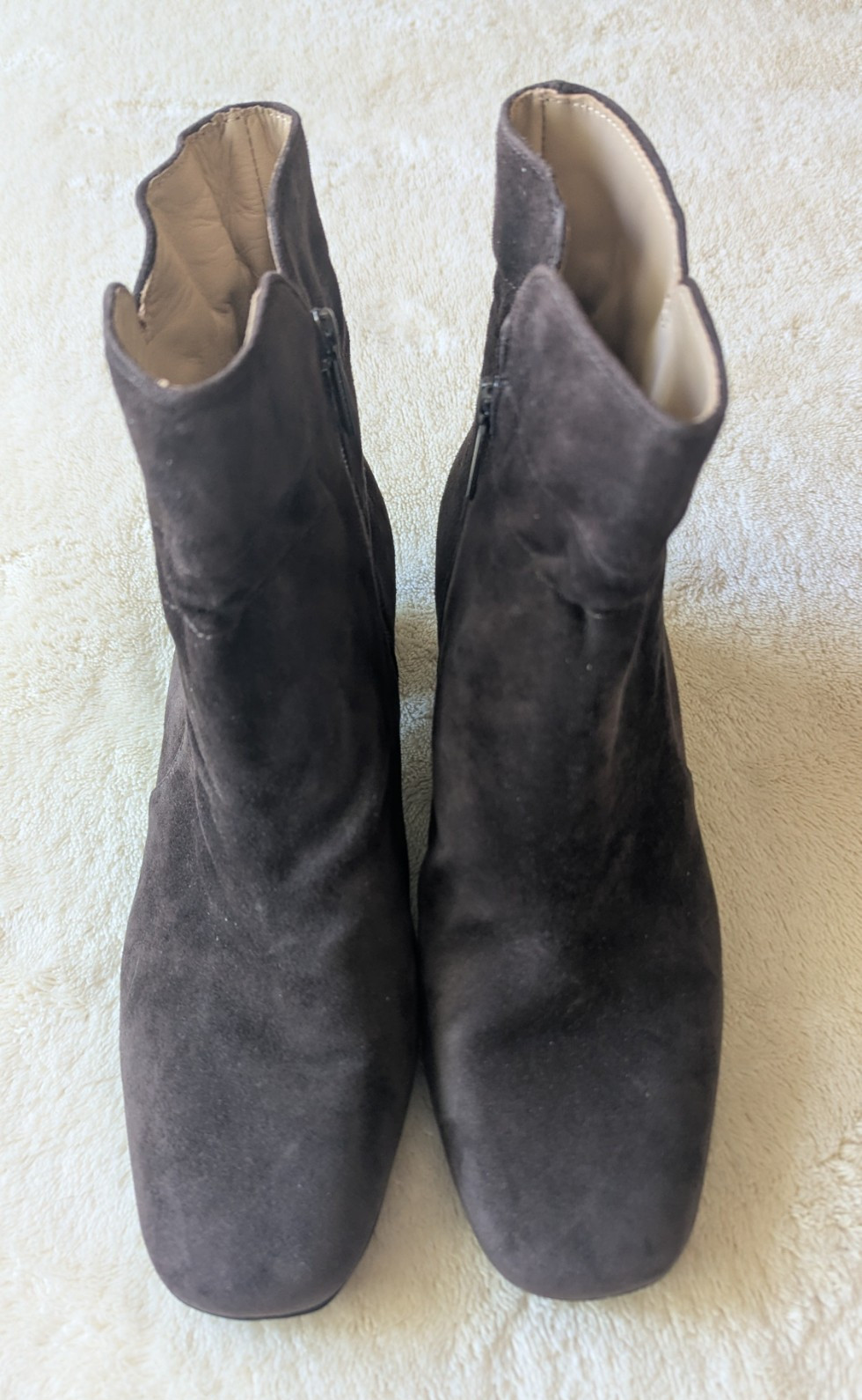 Abeo Women’s Brown Suede Ankle Bootie Side Zip Almond Toe Comfort US 8