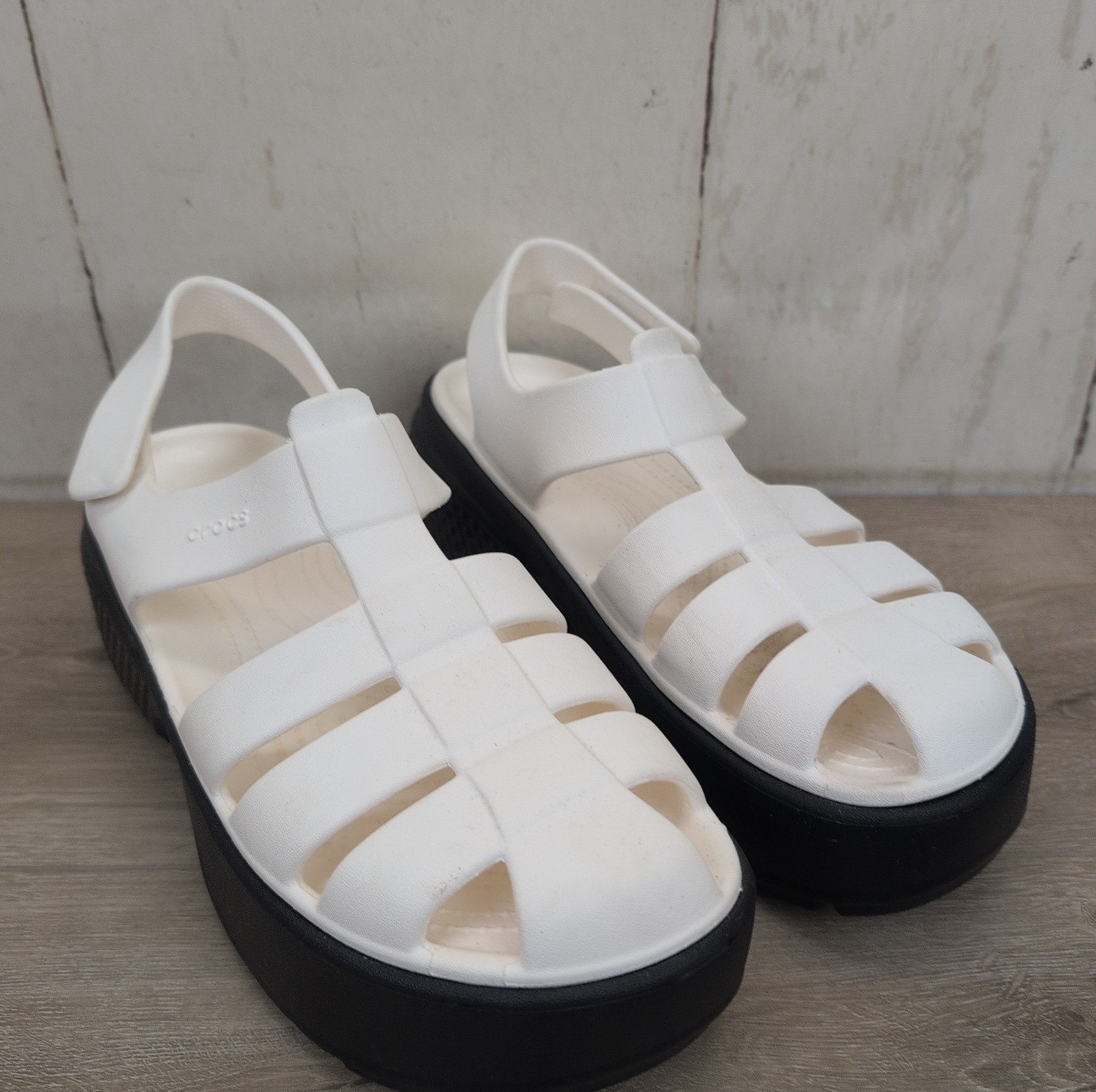 Crocs Women’s Stomp Fisherman Sandal Size 10 Women – 8 Men White
