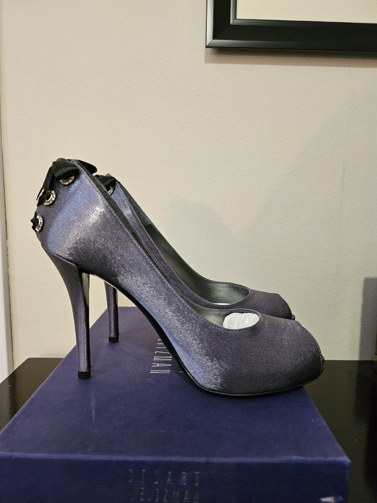 Stuart Weitzman Lute Star Satin Anthracite Crystal Bow Size 7