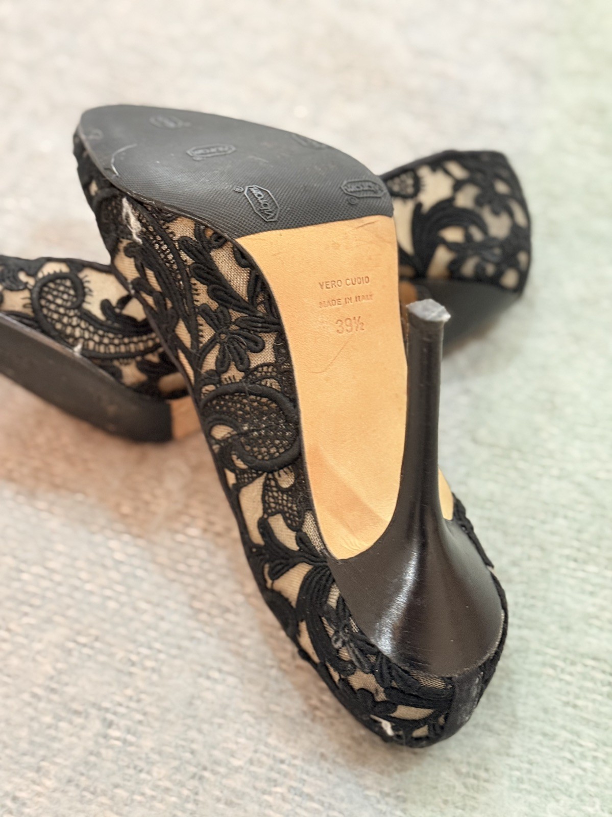 Oscar De La Renta Black Lace High Heel Shoes sz 39.5 US 9