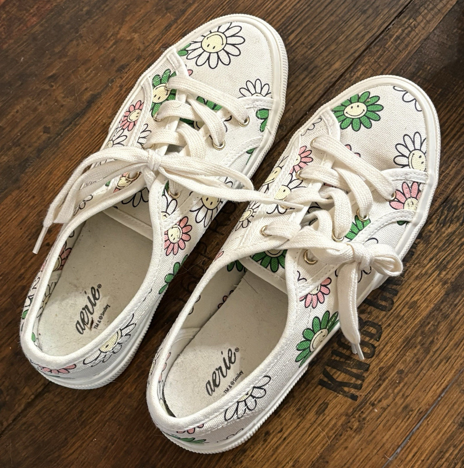 aerie Women’s White Canvas Floral Daisy Lace-Up Low Top Sneakers Rubber Sole