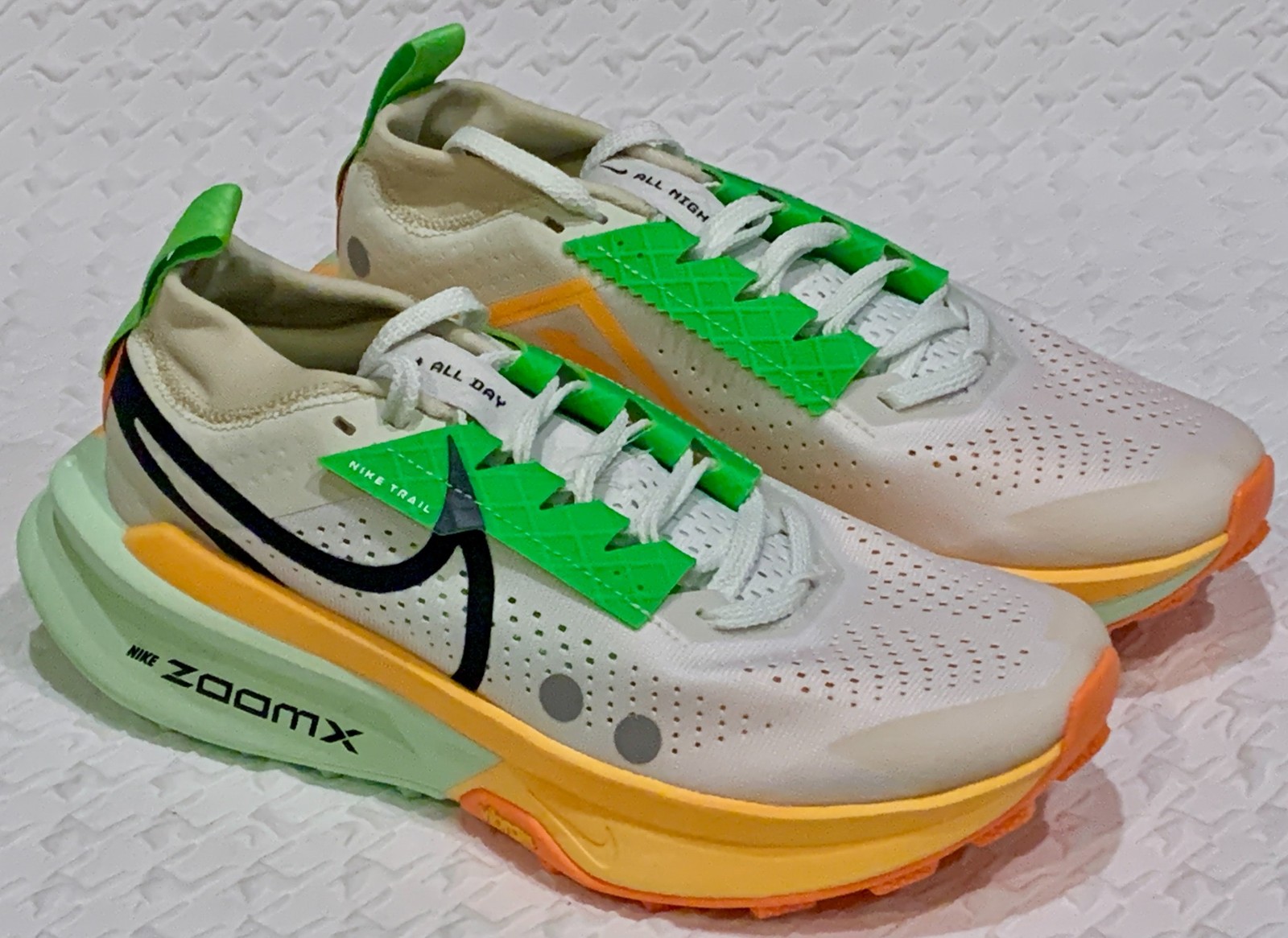 NIKE Zegama 2 Summit White Green Orange Black Trail Running Shoes Womens Sz 7.5