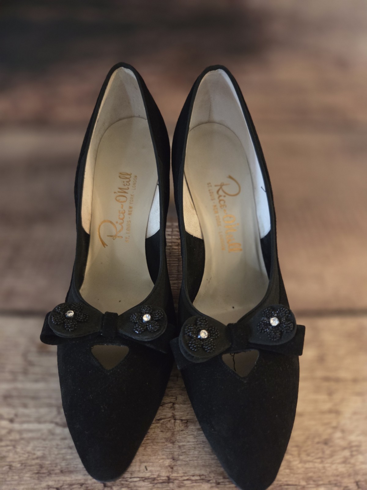 Vintage 60s Rice Oneill Black Suede Pumps Shoes Bows 7 Narrow