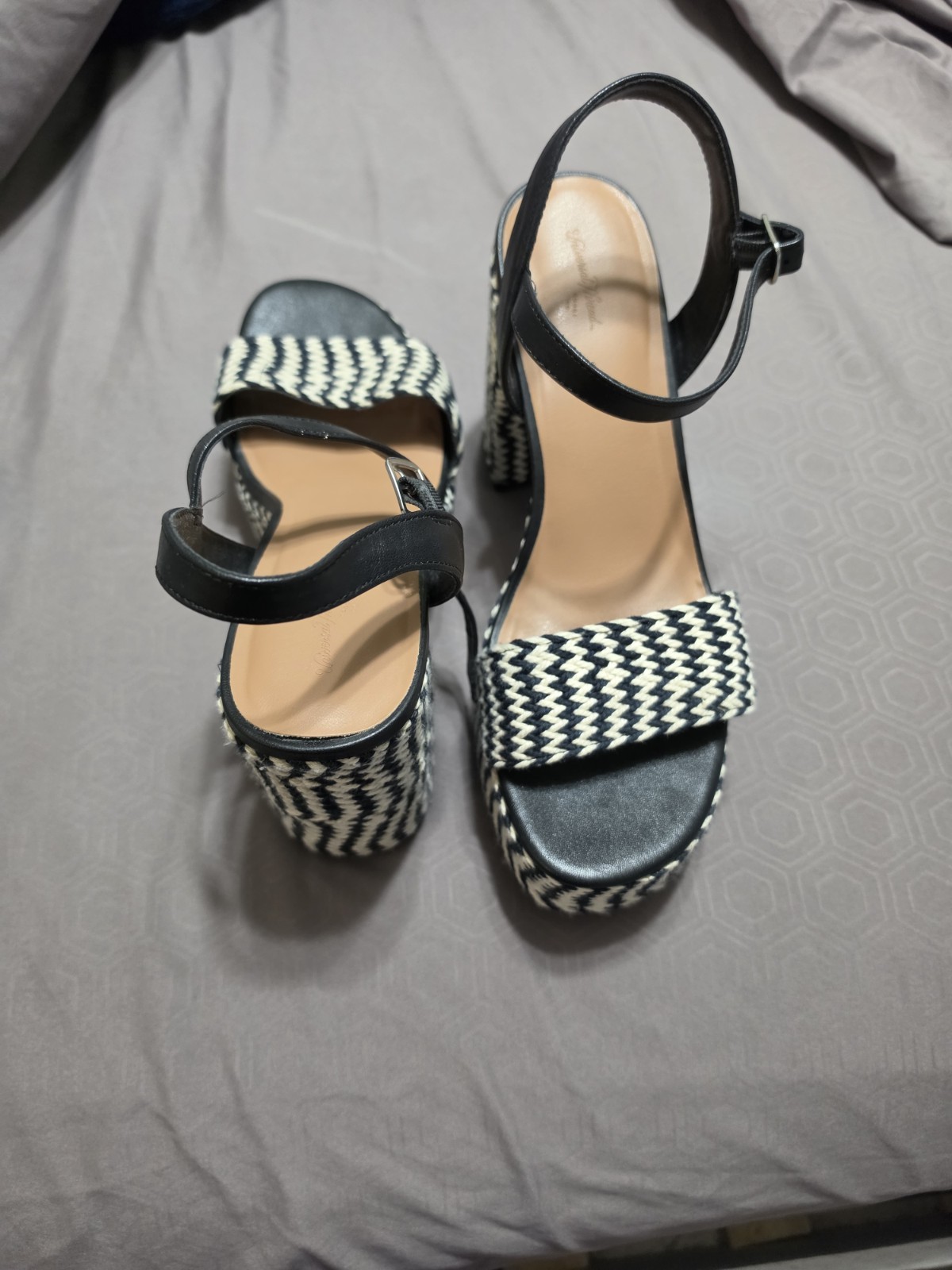 Universal Thread Women’s Black White Chevron Platform Ankle Strap Open Toe 10