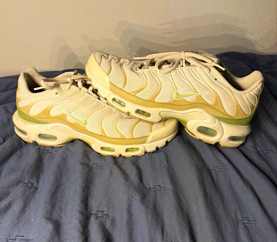 Nike Air Max Plus DX8954-001 Light Bone Alligator Women’s Low Top Mesh